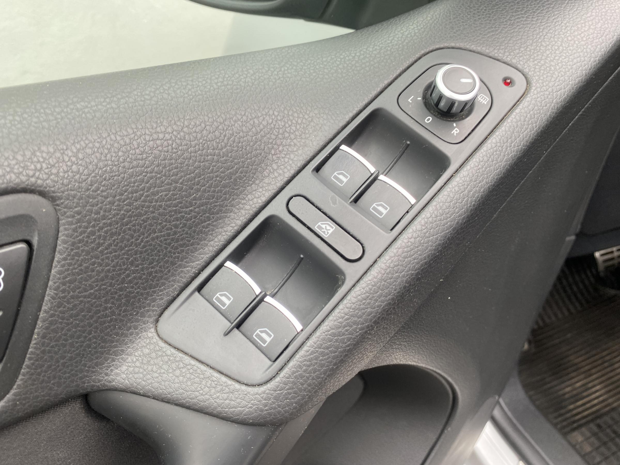 Volkswagen Tiguan, 2015 - pohled č. 15