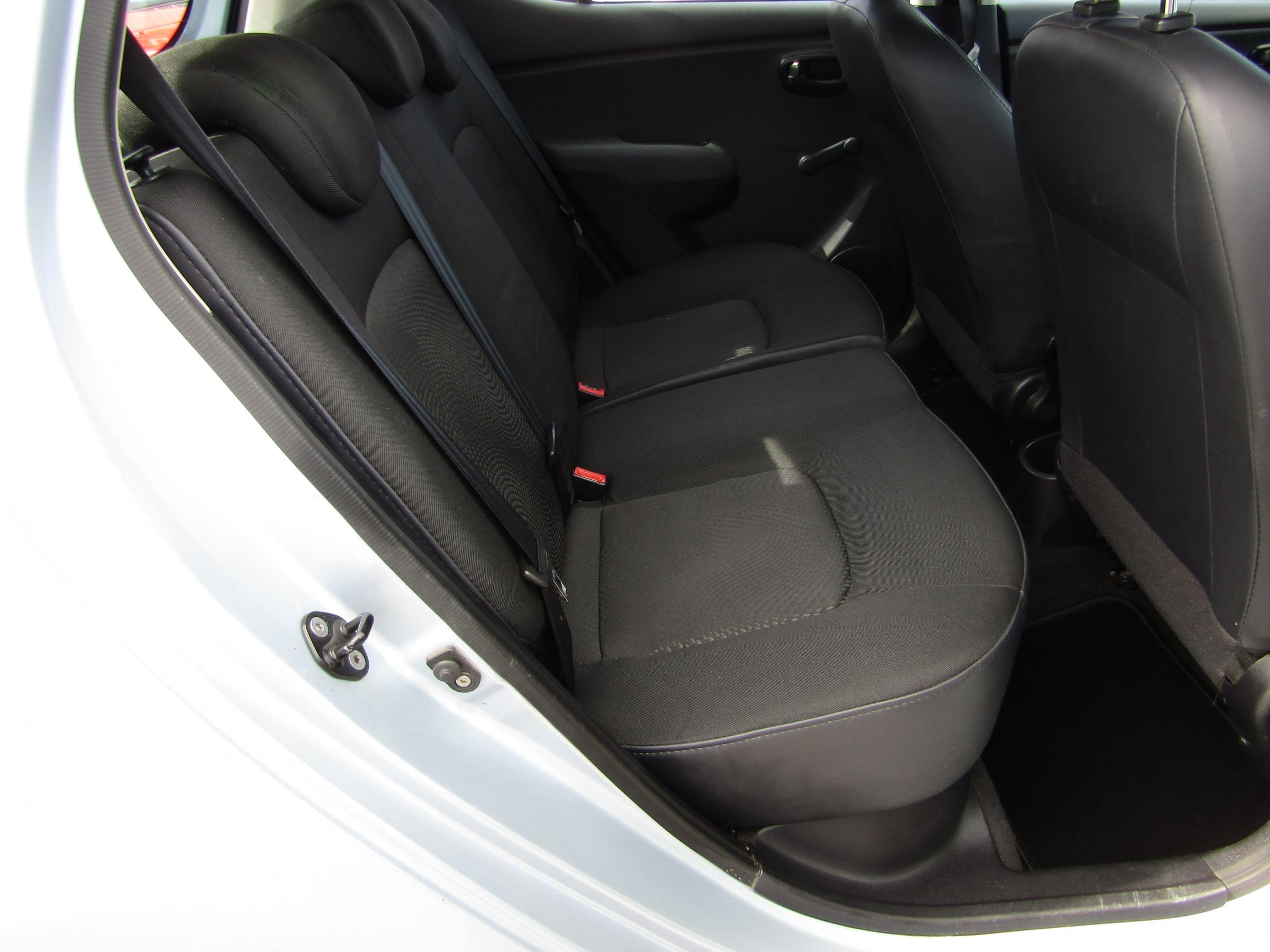 Hyundai i10, 2011 - pohled č. 13