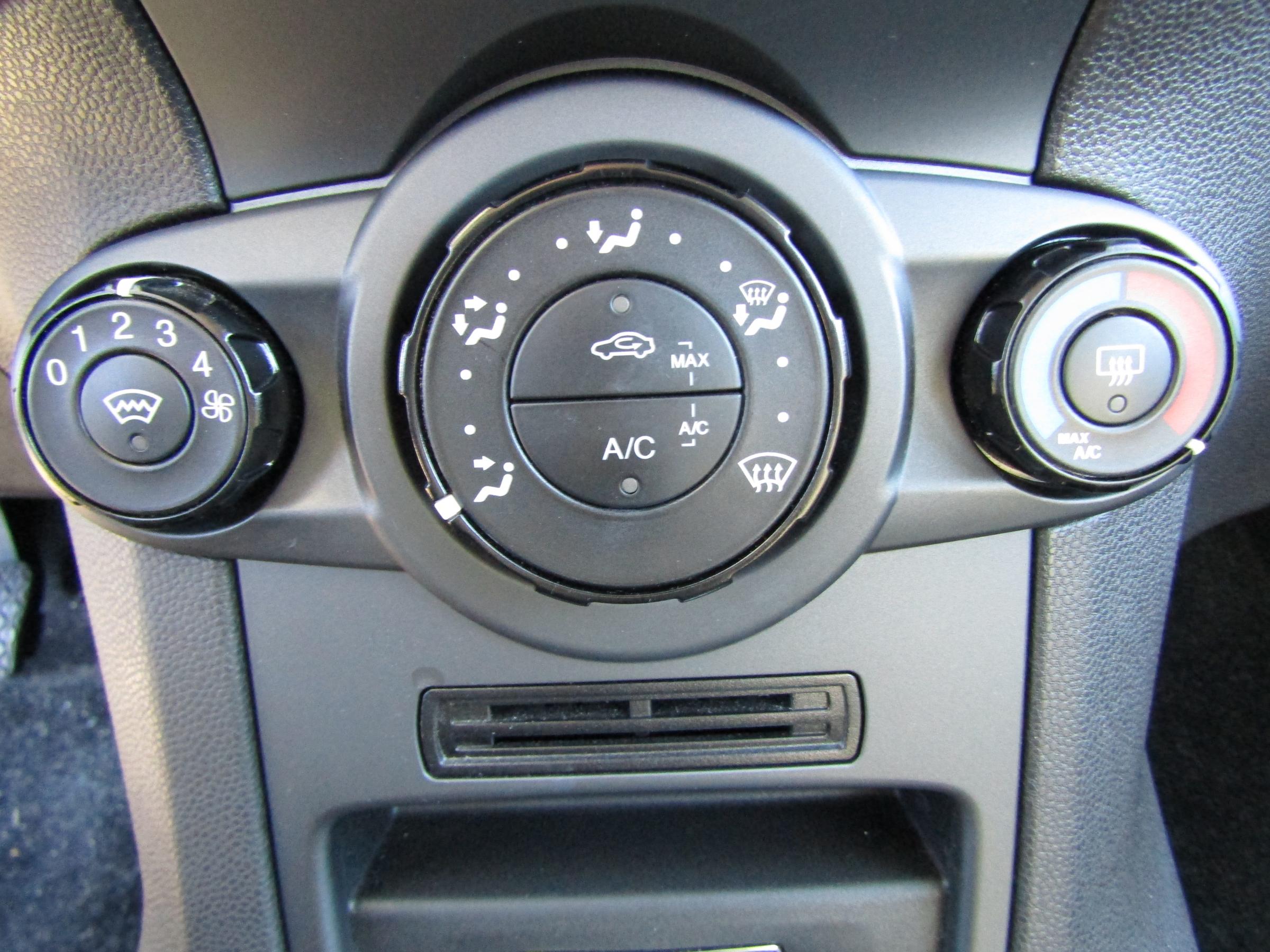 Ford Fiesta, 2013 - pohled č. 13