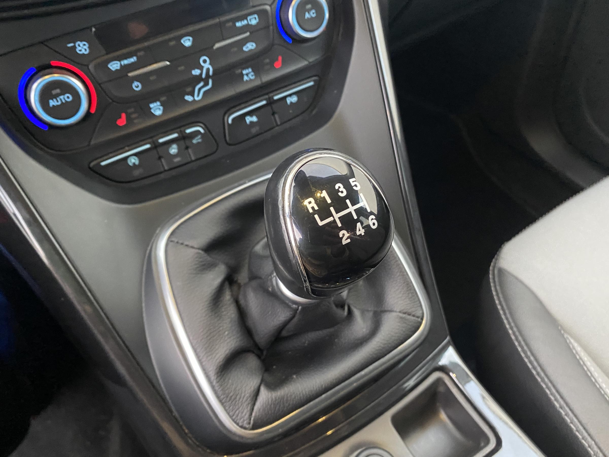 Ford Kuga, 2017 - pohled č. 16