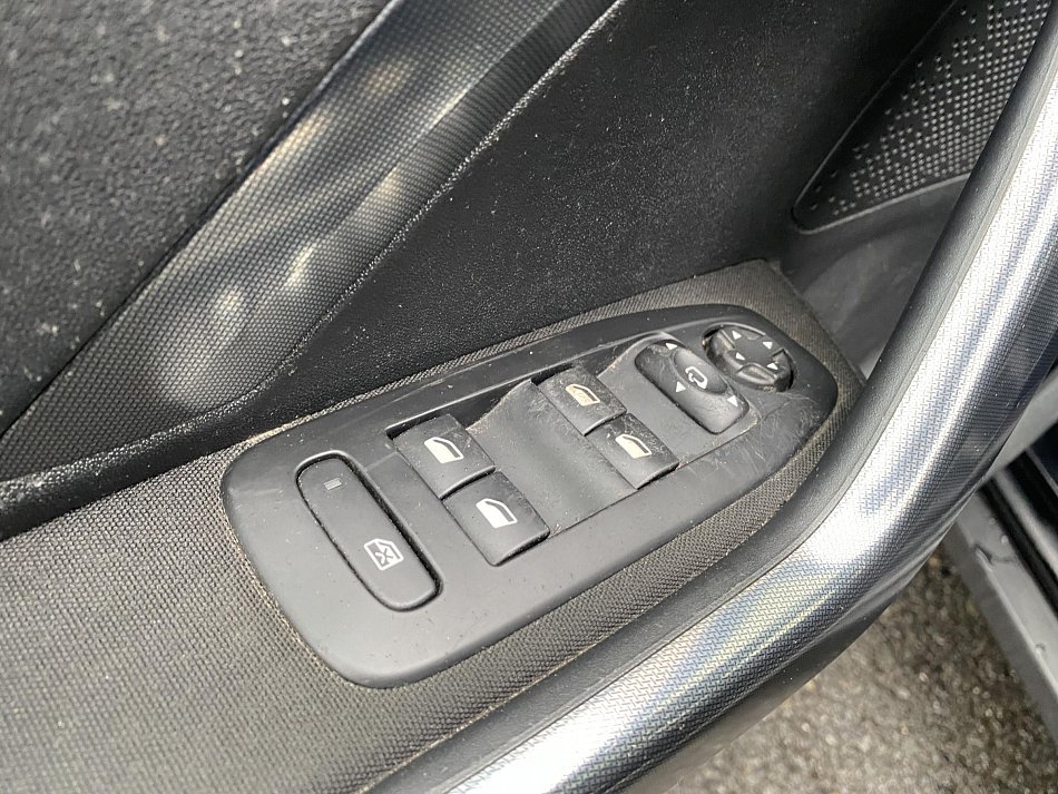 Peugeot 2008 1.6 e-HDI Allure