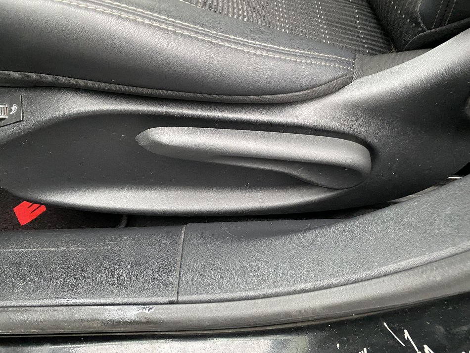 Peugeot 2008 1.6 e-HDI Allure