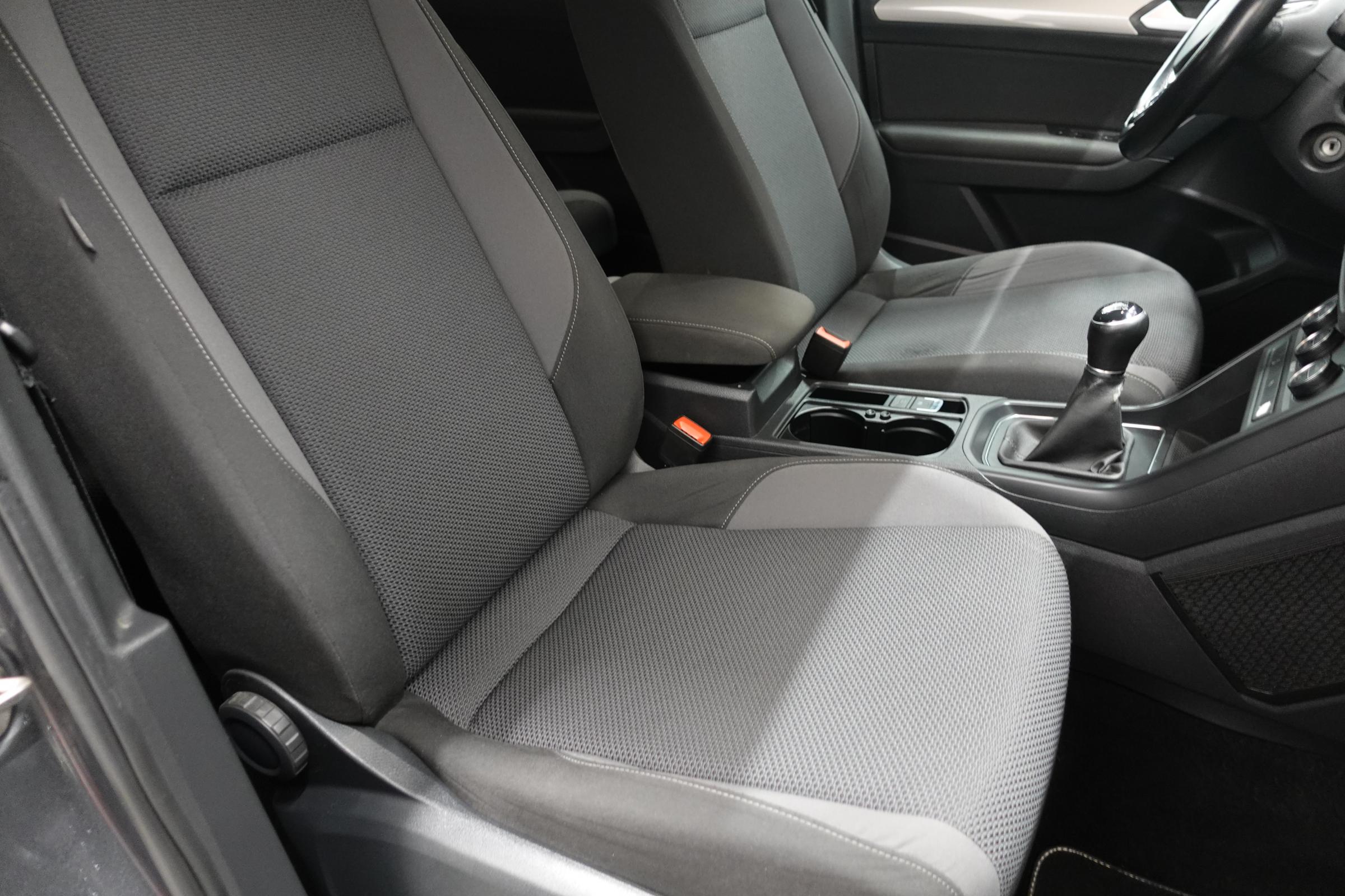 Volkswagen Touran, 2016 - pohled č. 11