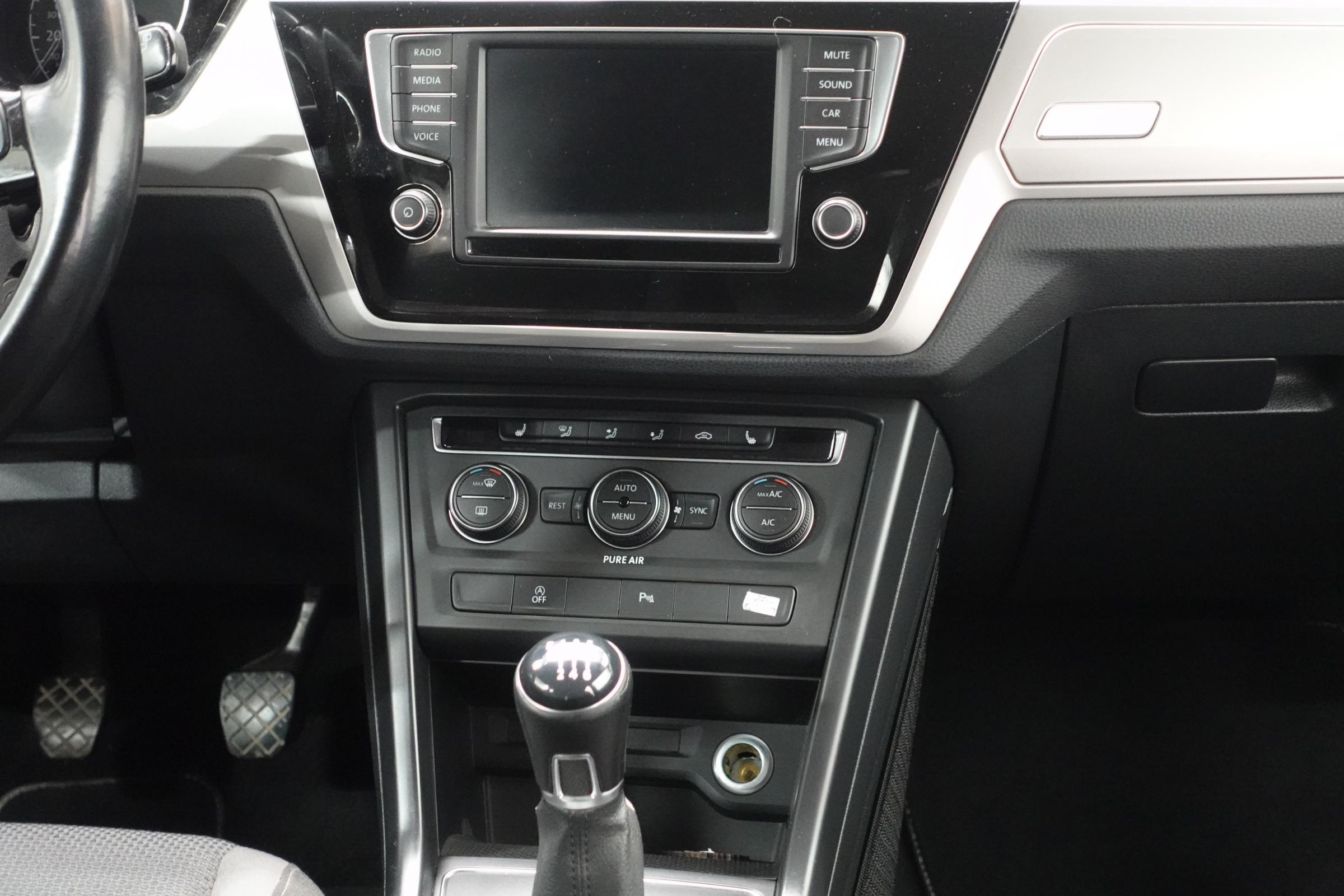 Volkswagen Touran, 2016 - pohled č. 13