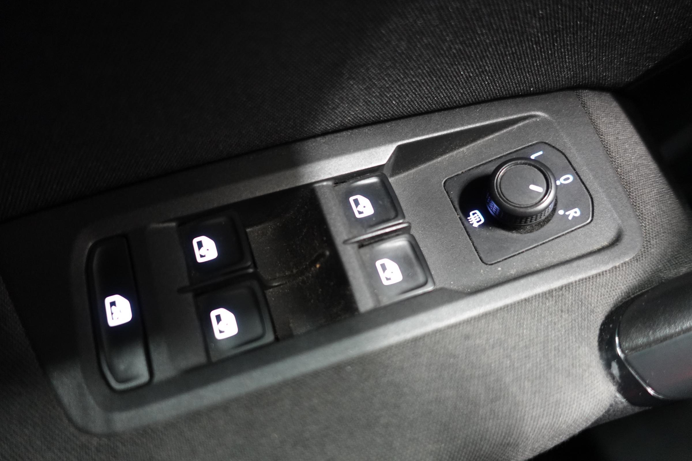 Volkswagen Touran, 2016 - pohled č. 14