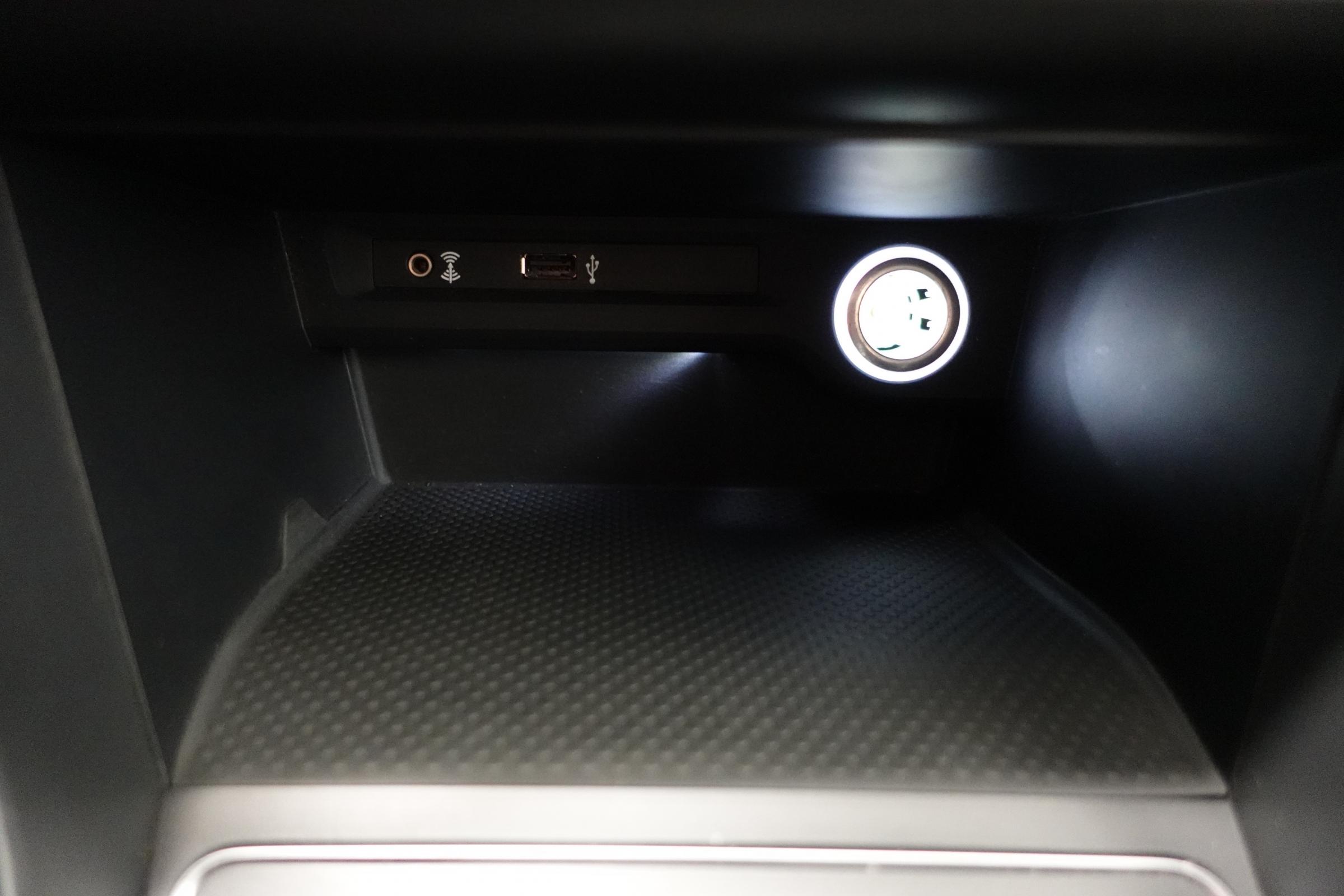 Volkswagen Touran, 2016 - pohled č. 20