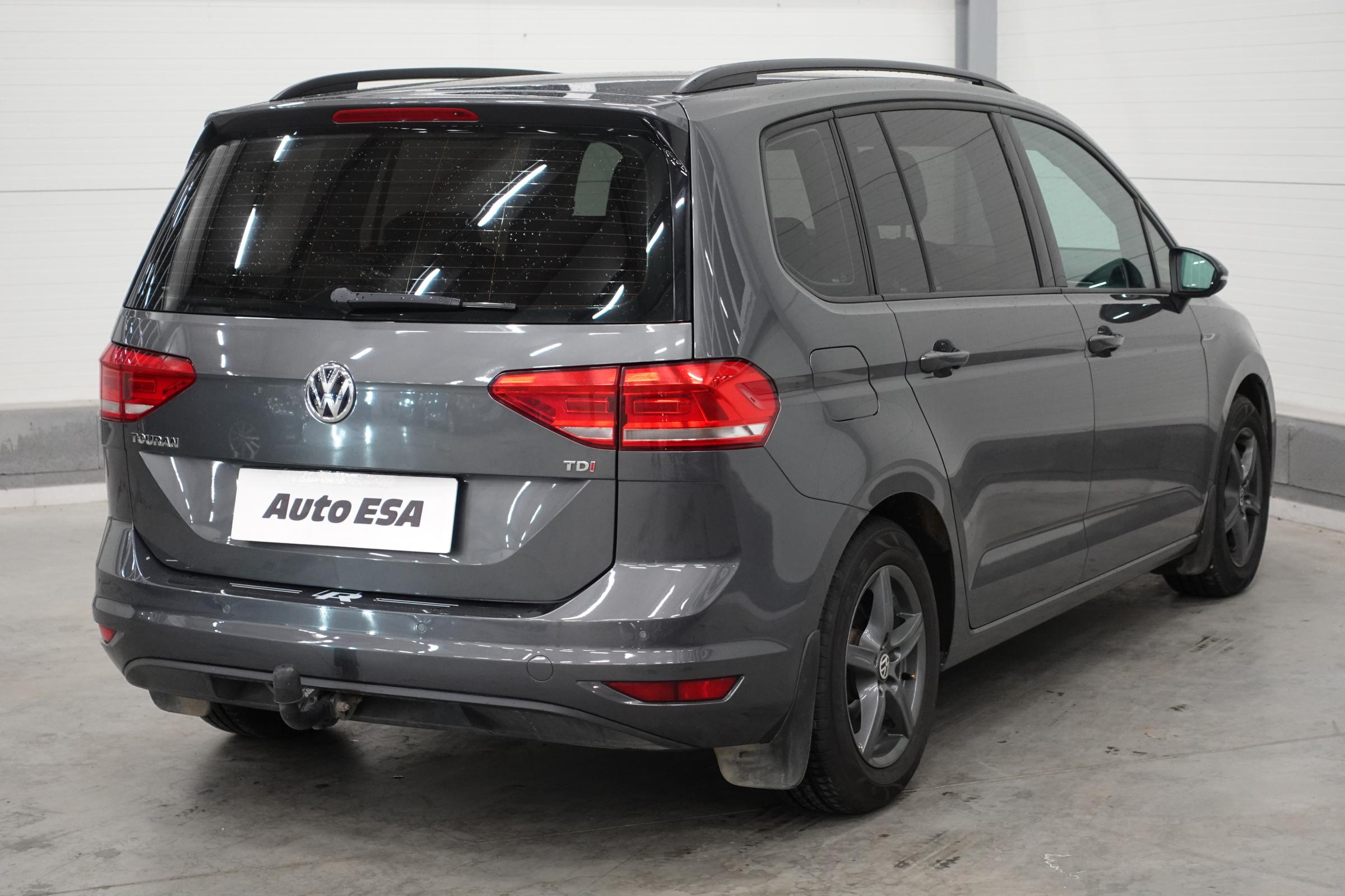 Volkswagen Touran, 2016 - pohled č. 4