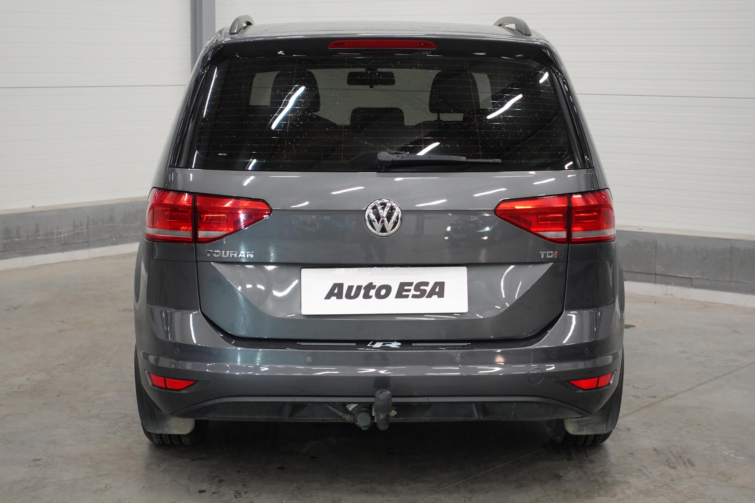 Volkswagen Touran, 2016 - pohled č. 5