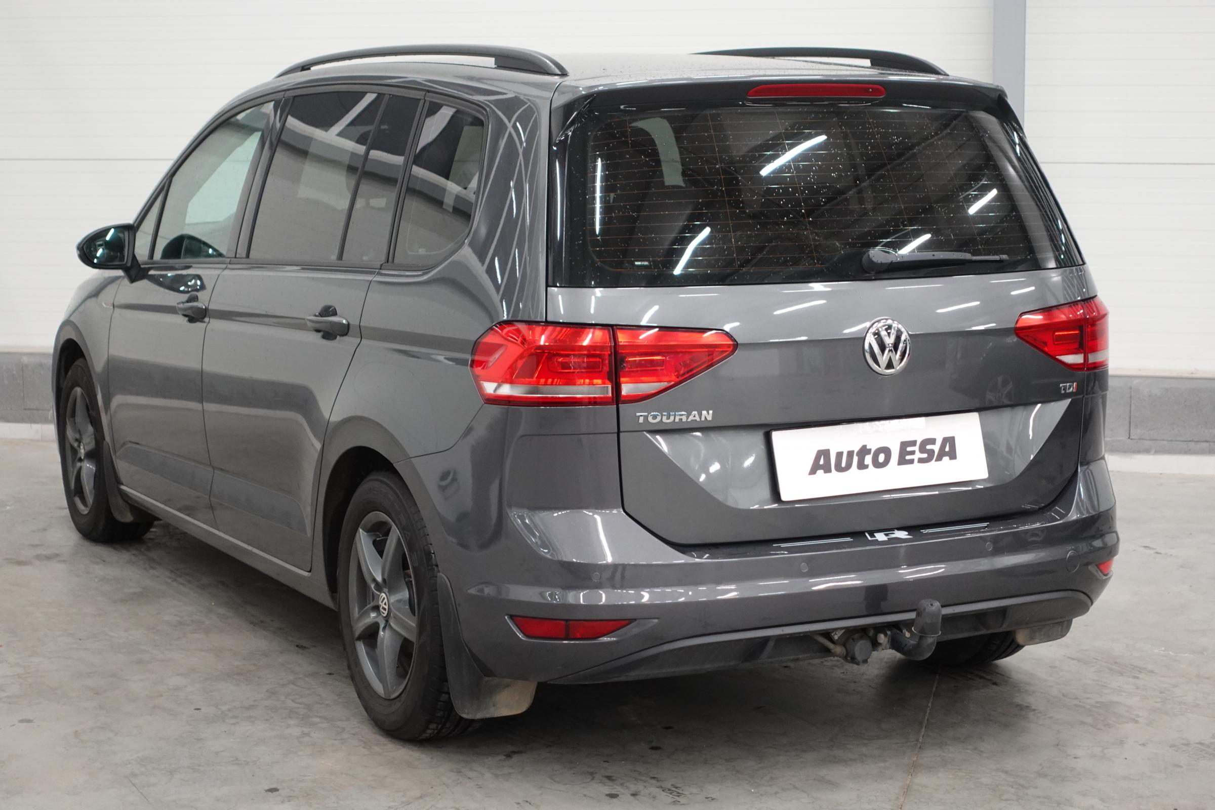 Volkswagen Touran, 2016 - pohled č. 6