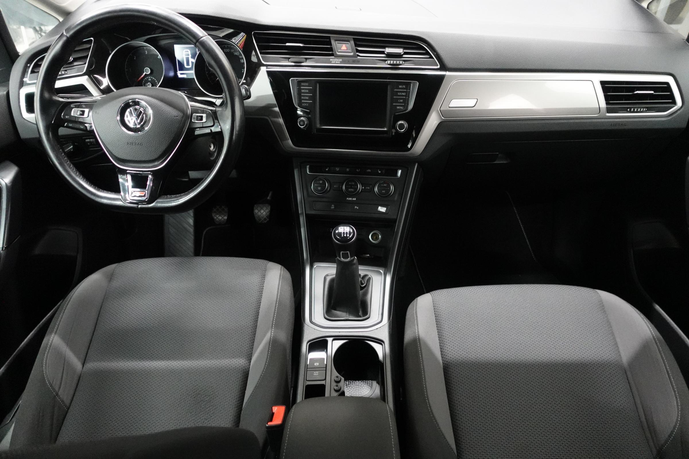 Volkswagen Touran, 2016 - pohled č. 8