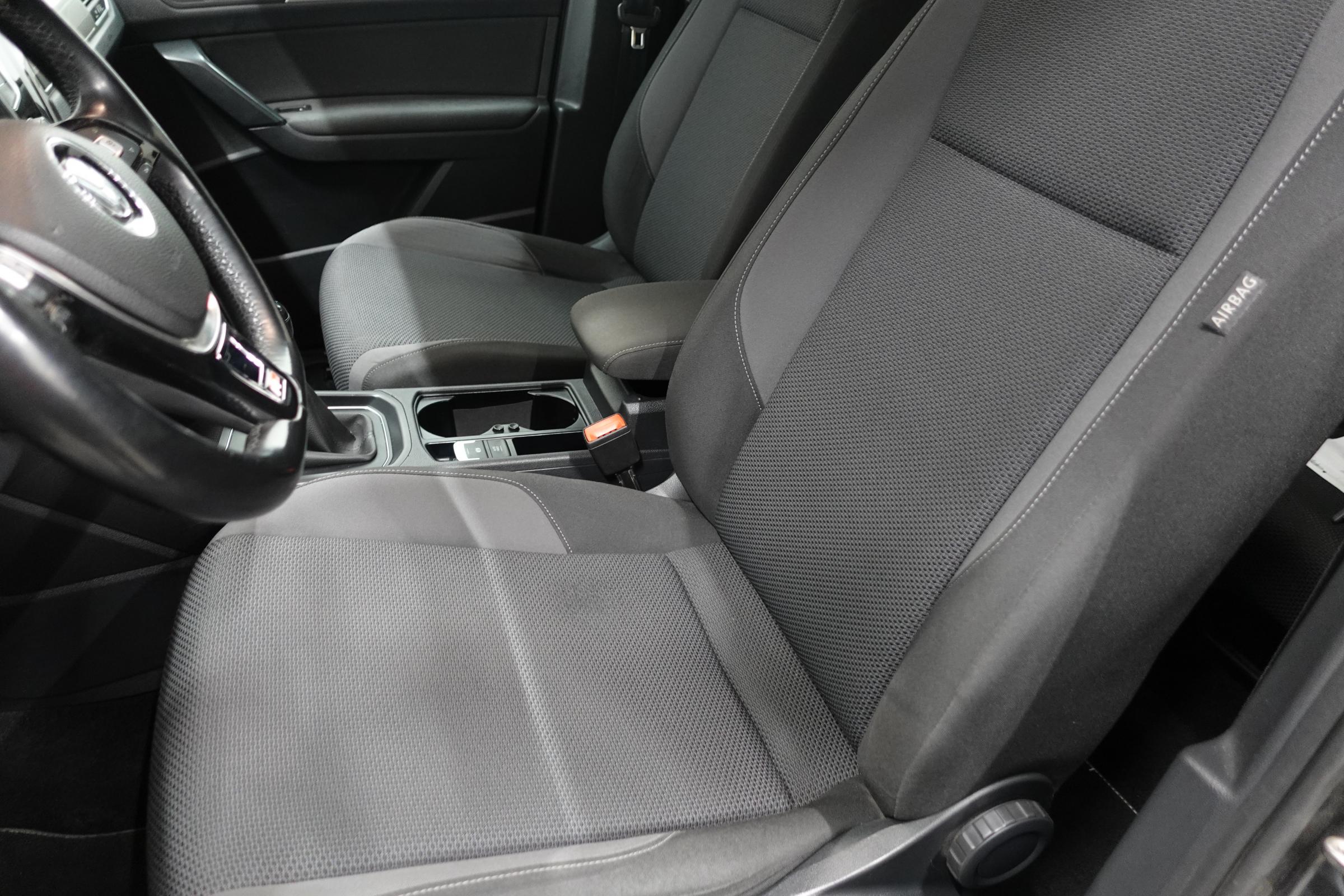 Volkswagen Touran, 2016 - pohled č. 9