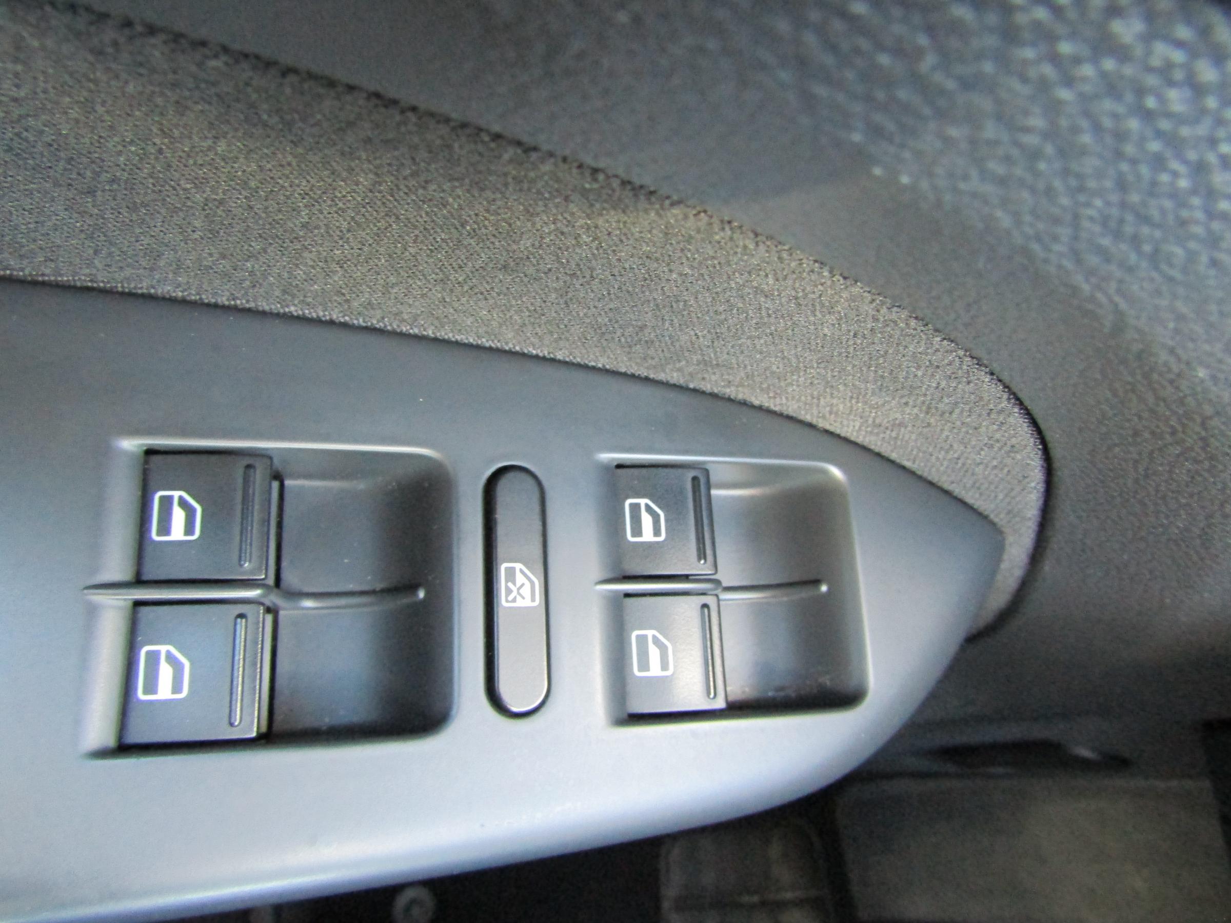 Volkswagen Touran, 2009 - pohled č. 12