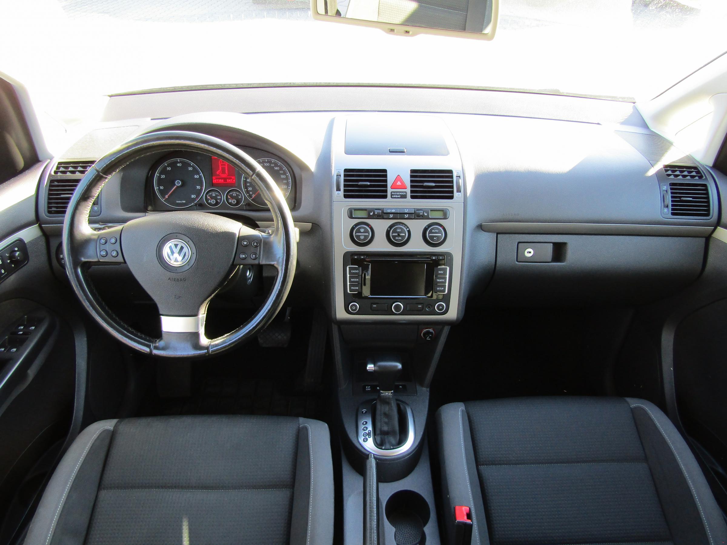 Volkswagen Touran, 2009 - pohled č. 8