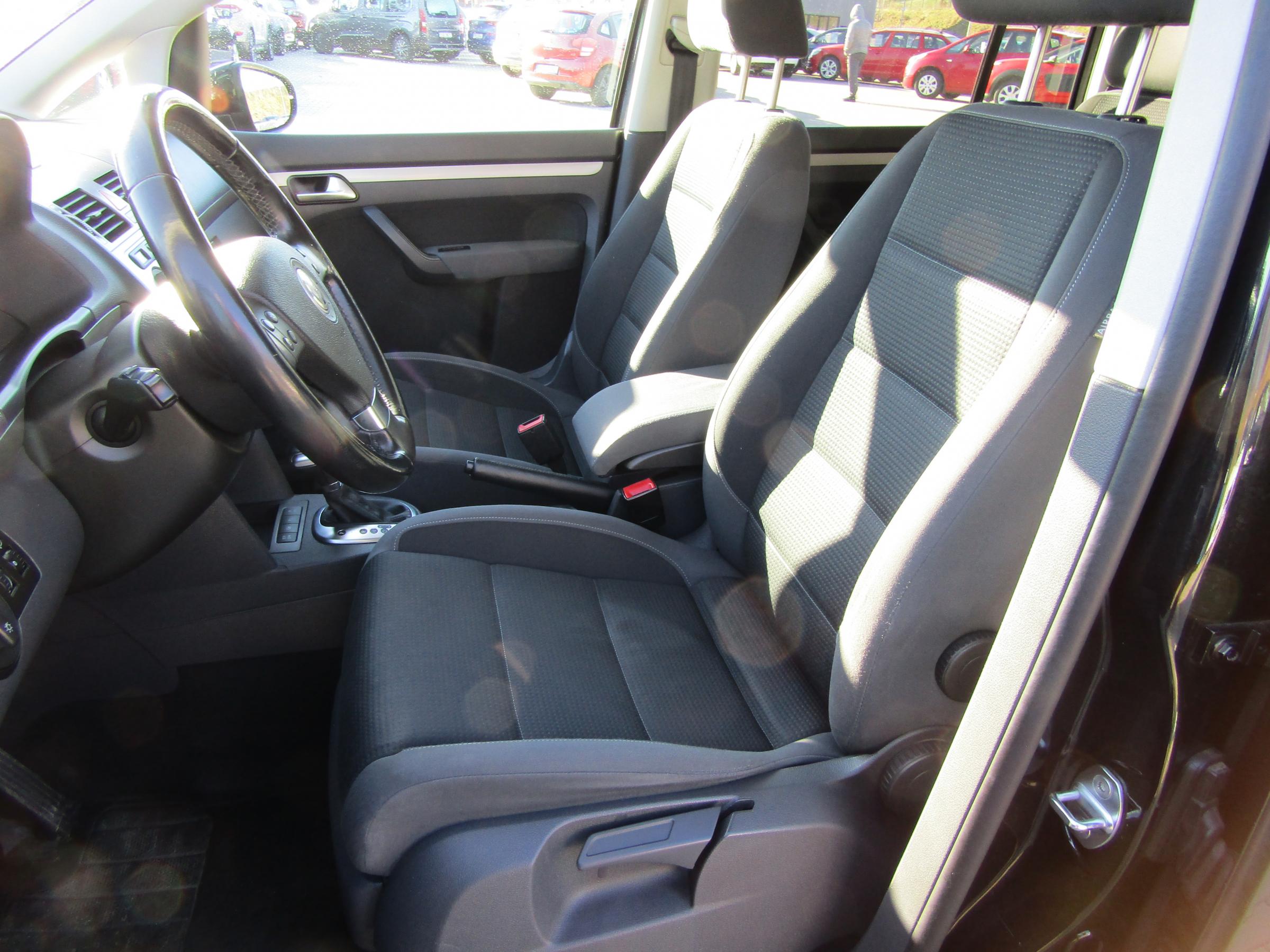 Volkswagen Touran, 2009 - pohled č. 9