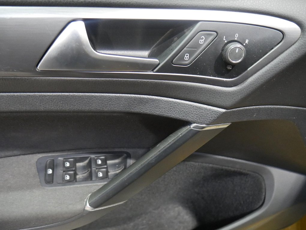 Volkswagen Golf 1.0 TSI 