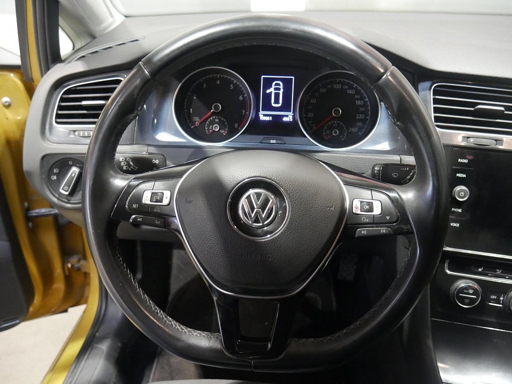 Volkswagen Golf 1.0 TSI 