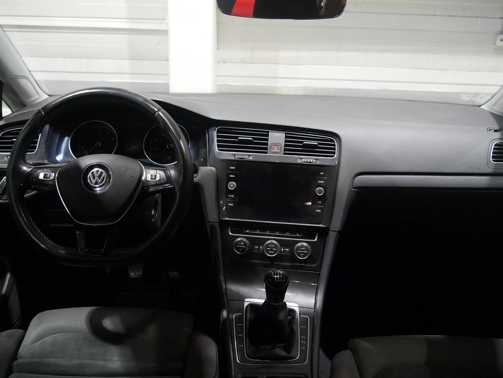 Volkswagen Golf 1.0 TSI 