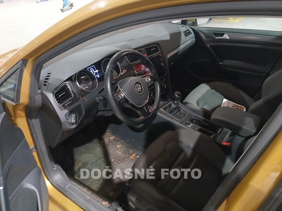 Volkswagen Golf 1.0 TSI 