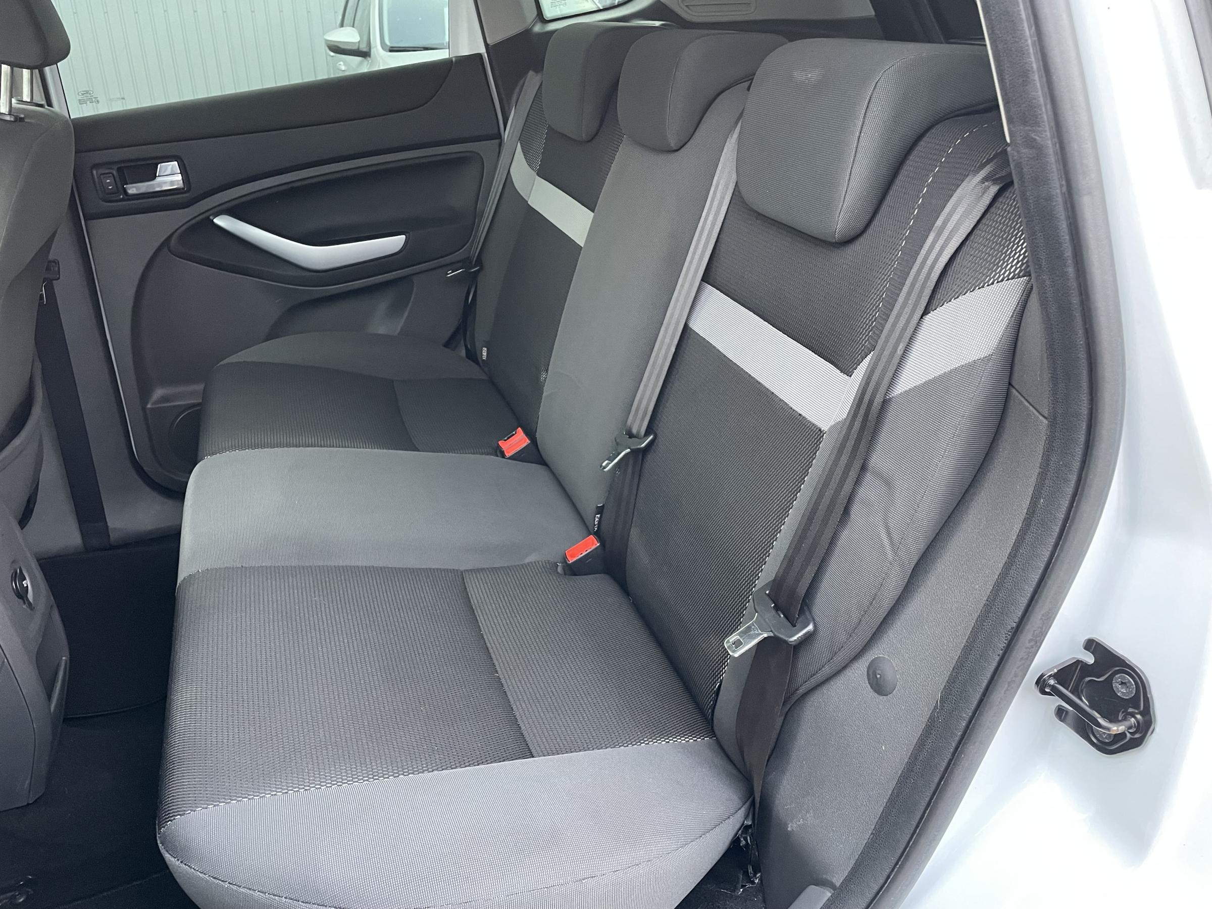 Ford Kuga, 2010 - pohled č. 10