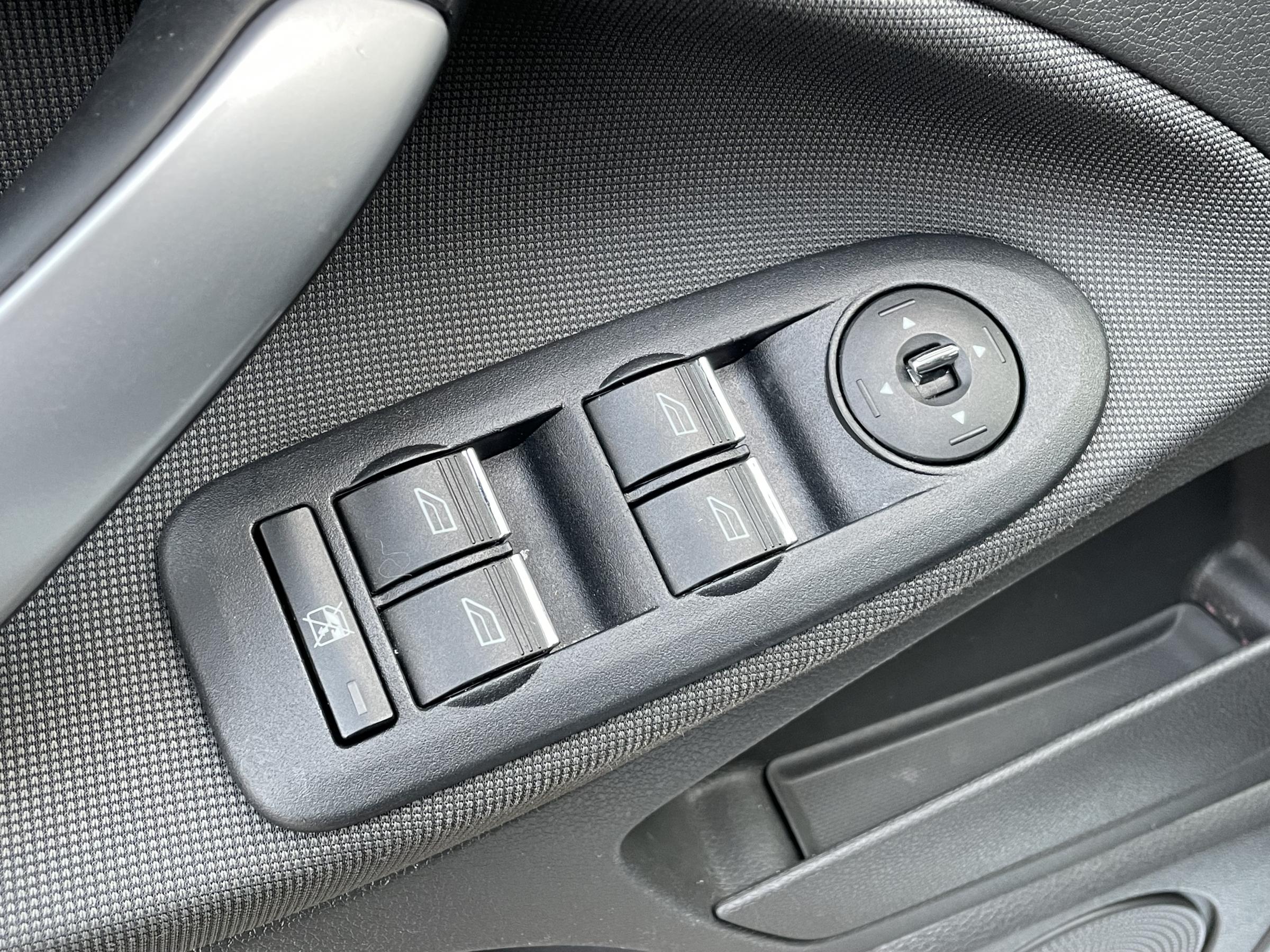 Ford Kuga, 2010 - pohled č. 11