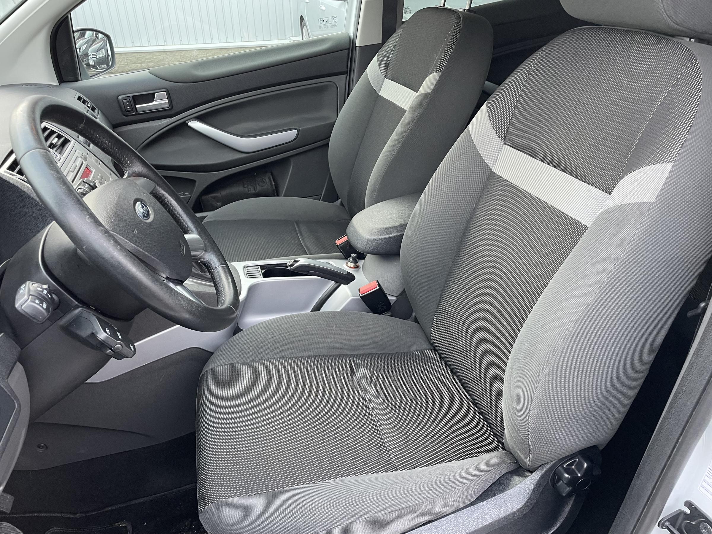 Ford Kuga, 2010 - pohled č. 9