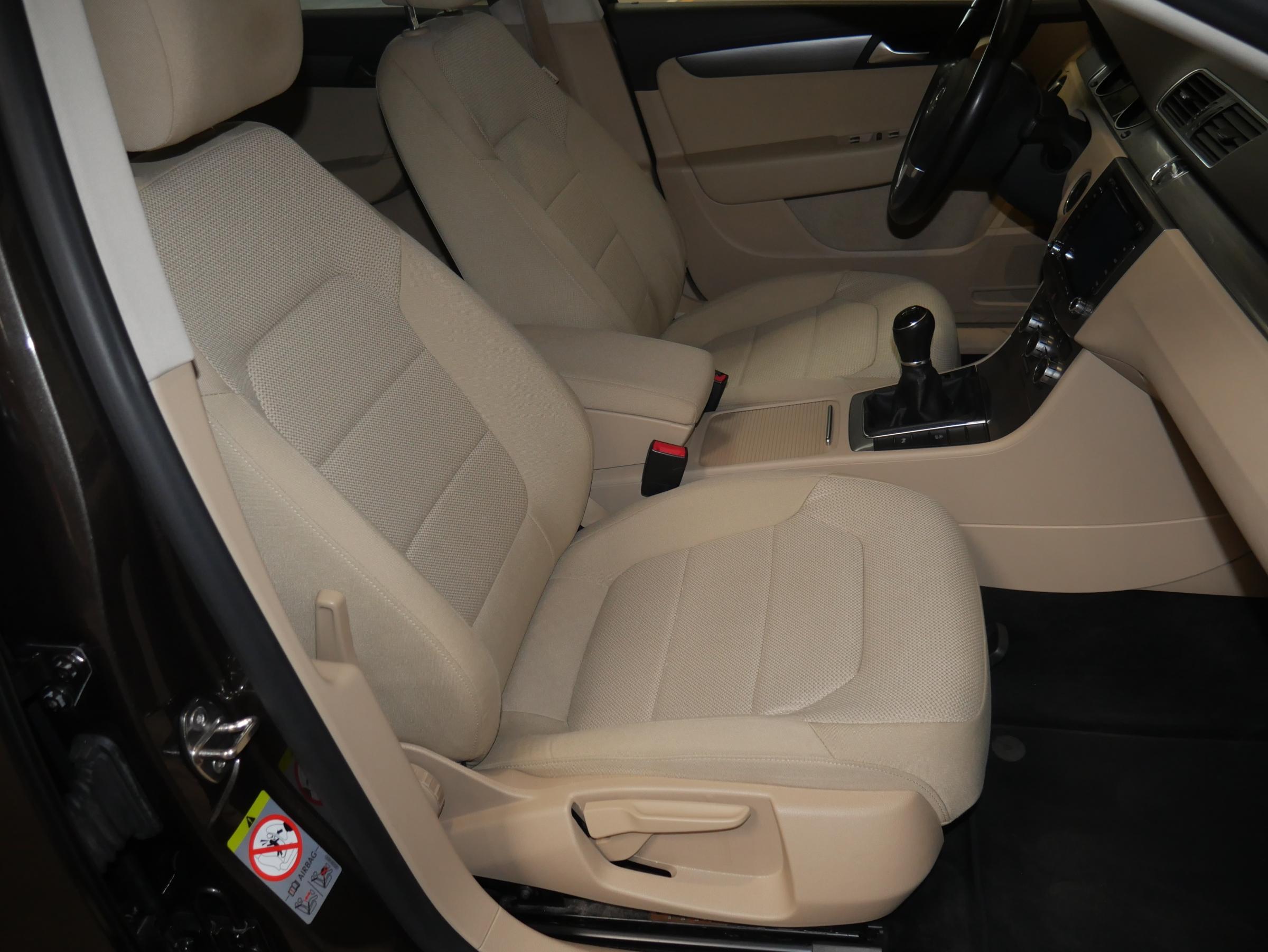 Volkswagen Passat, 2013 - pohled č. 12