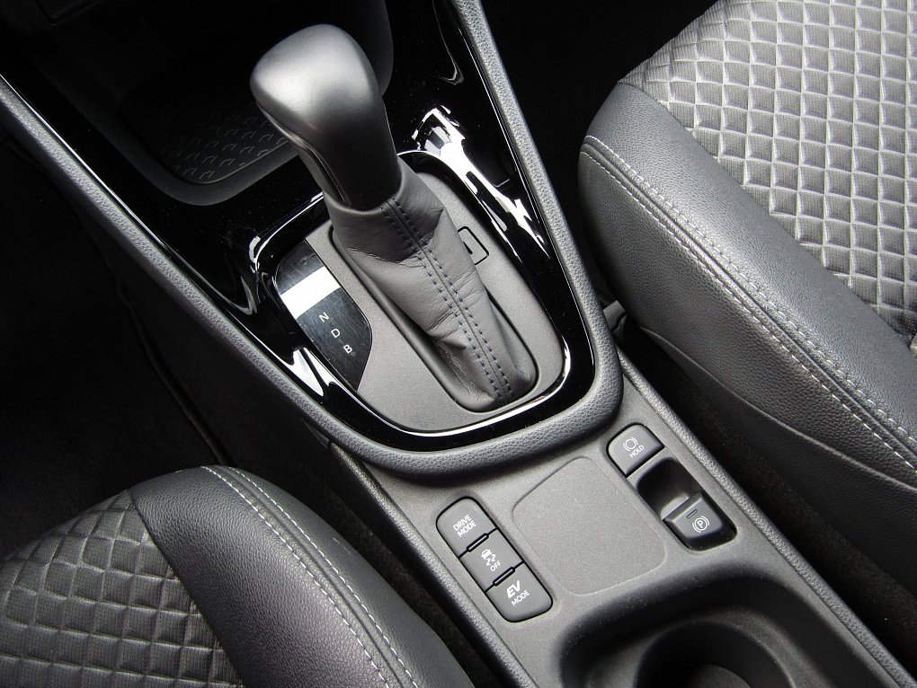 Toyota Yaris 1.5 e-CVT Style