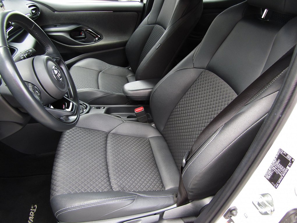 Toyota Yaris 1.5 e-CVT Style