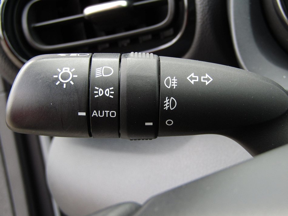 Toyota Yaris 1.5 e-CVT Style