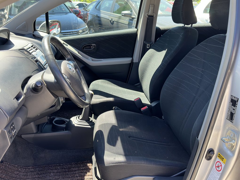 Toyota Yaris 1.3 i 