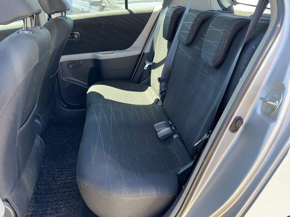 Toyota Yaris 1.3 i 