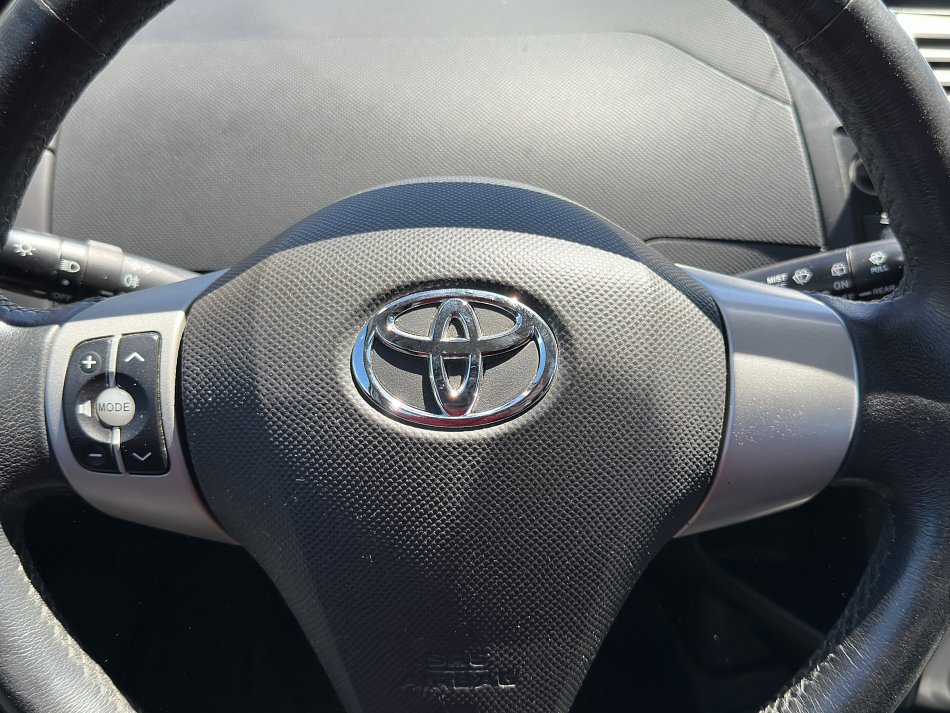 Toyota Yaris 1.3 i 