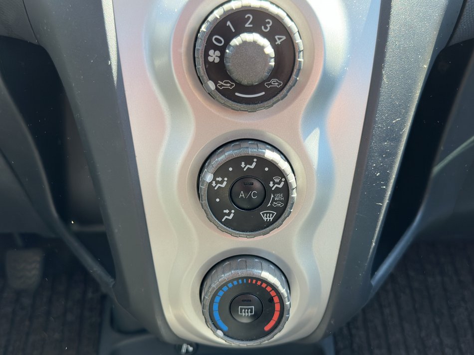 Toyota Yaris 1.3 i 