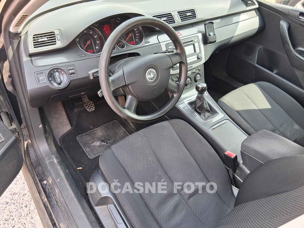 Volkswagen Passat 1.6 FSi 