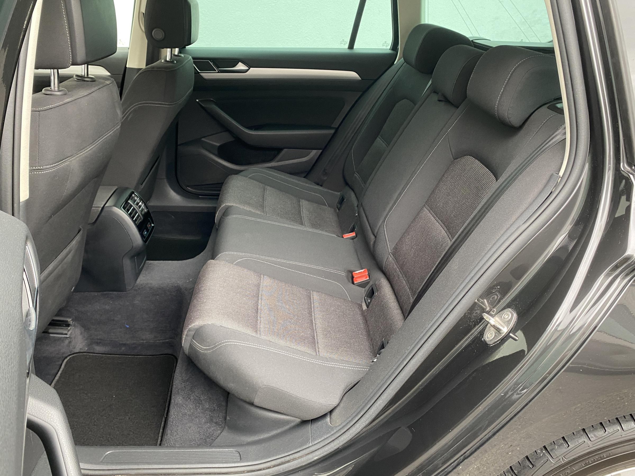 Volkswagen Passat, 2018 - pohled č. 10