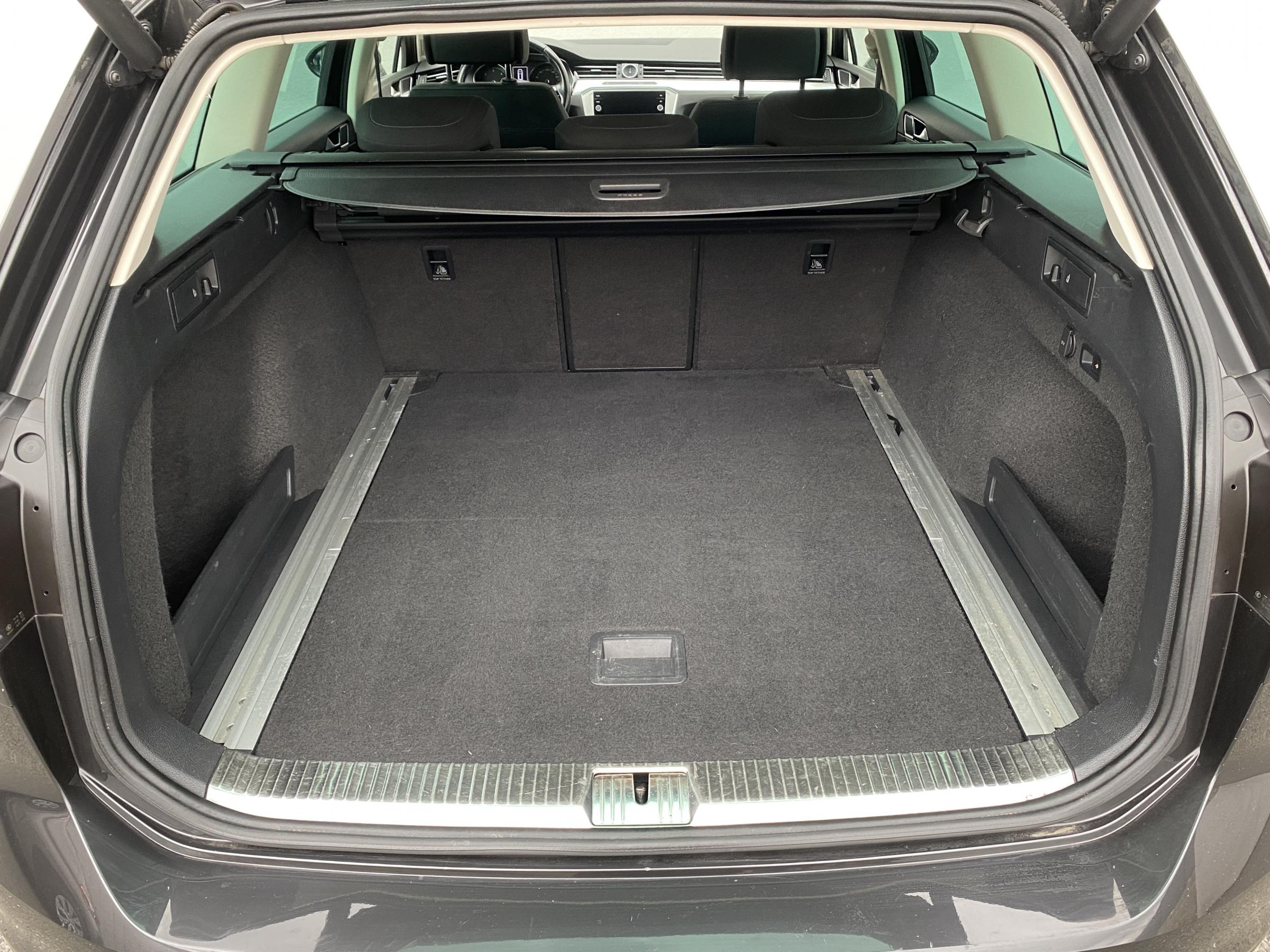 Volkswagen Passat, 2018 - pohled č. 7