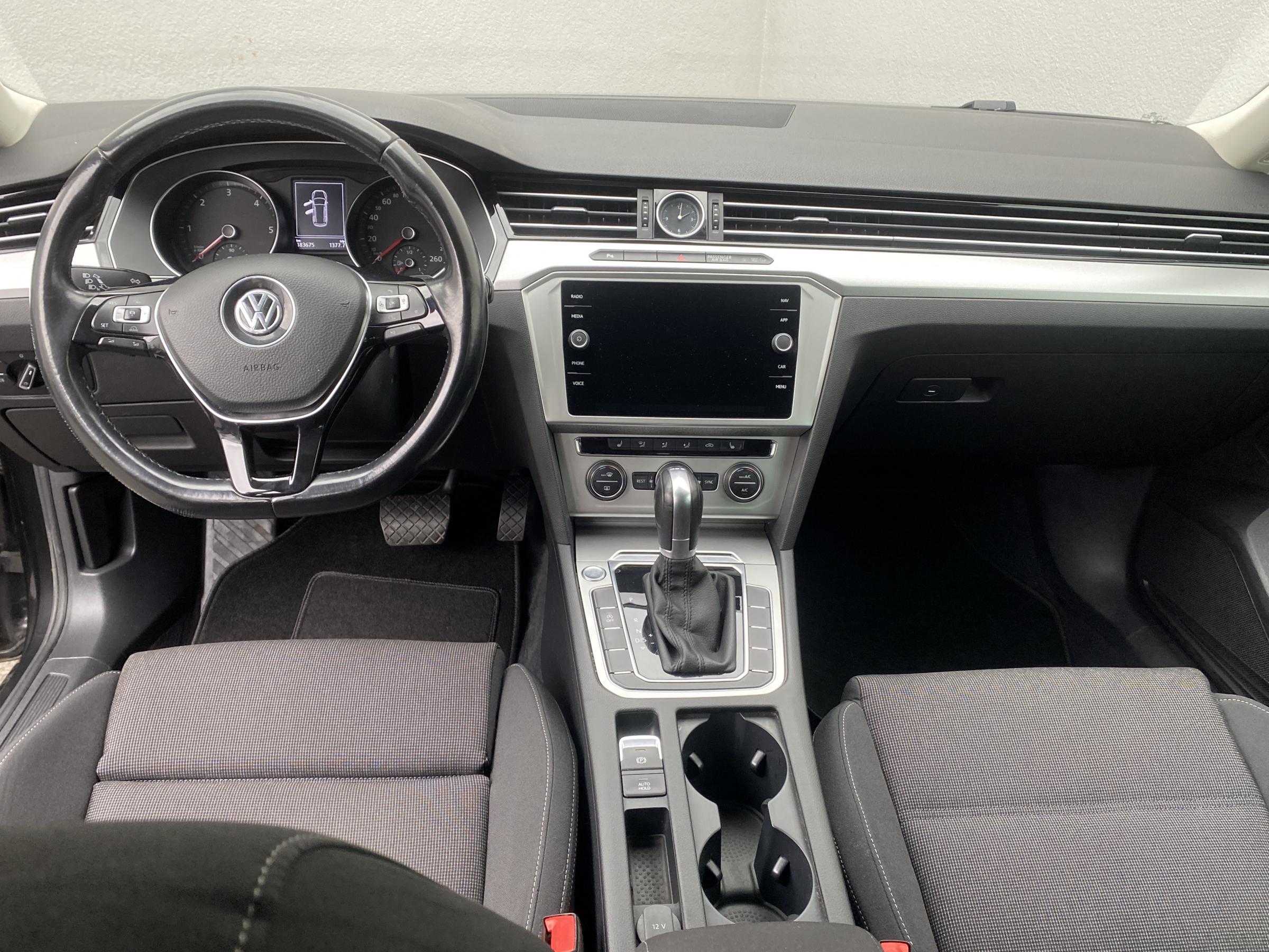 Volkswagen Passat, 2018 - pohled č. 8