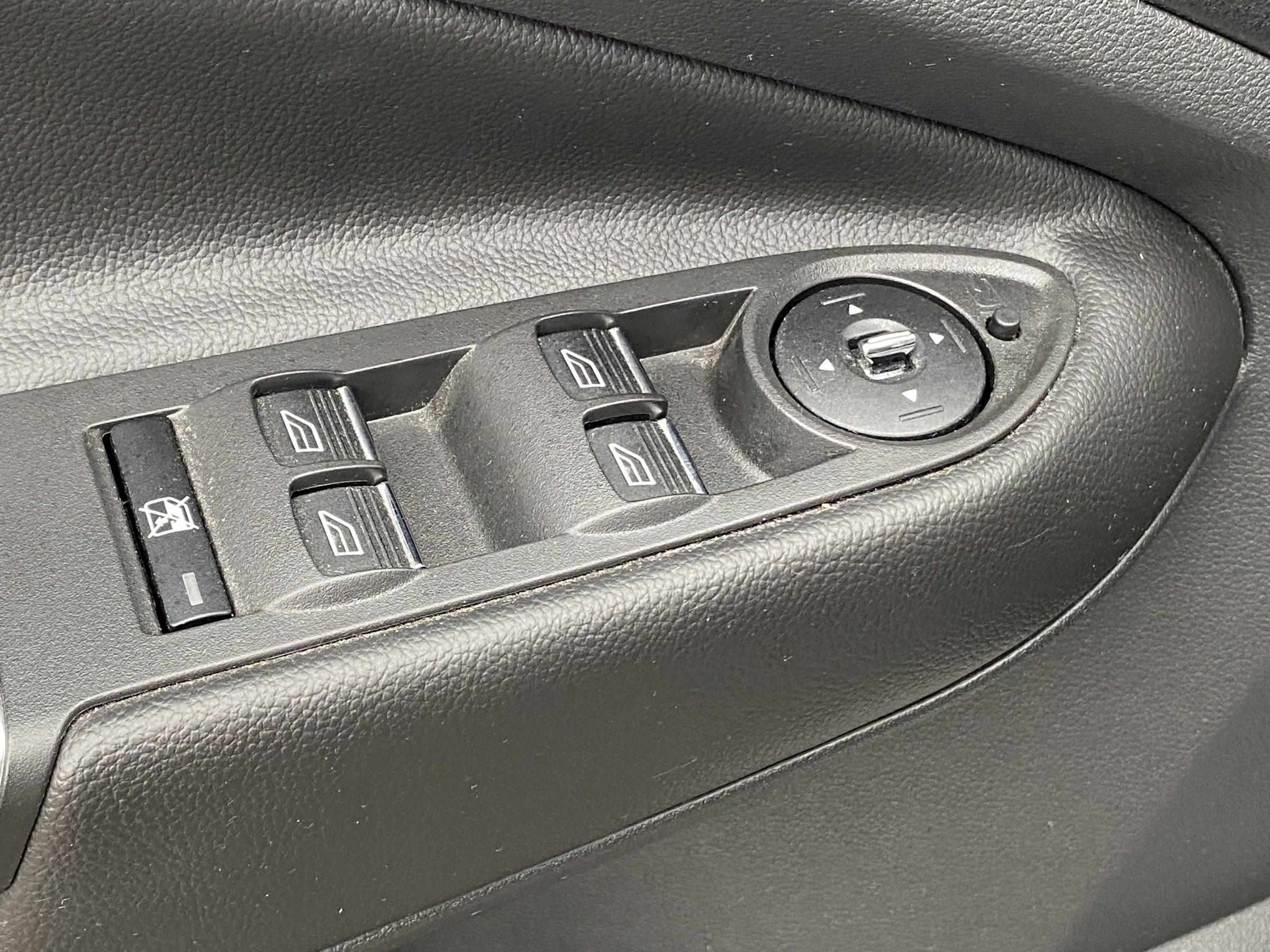 Ford Kuga, 2014 - pohled č. 12