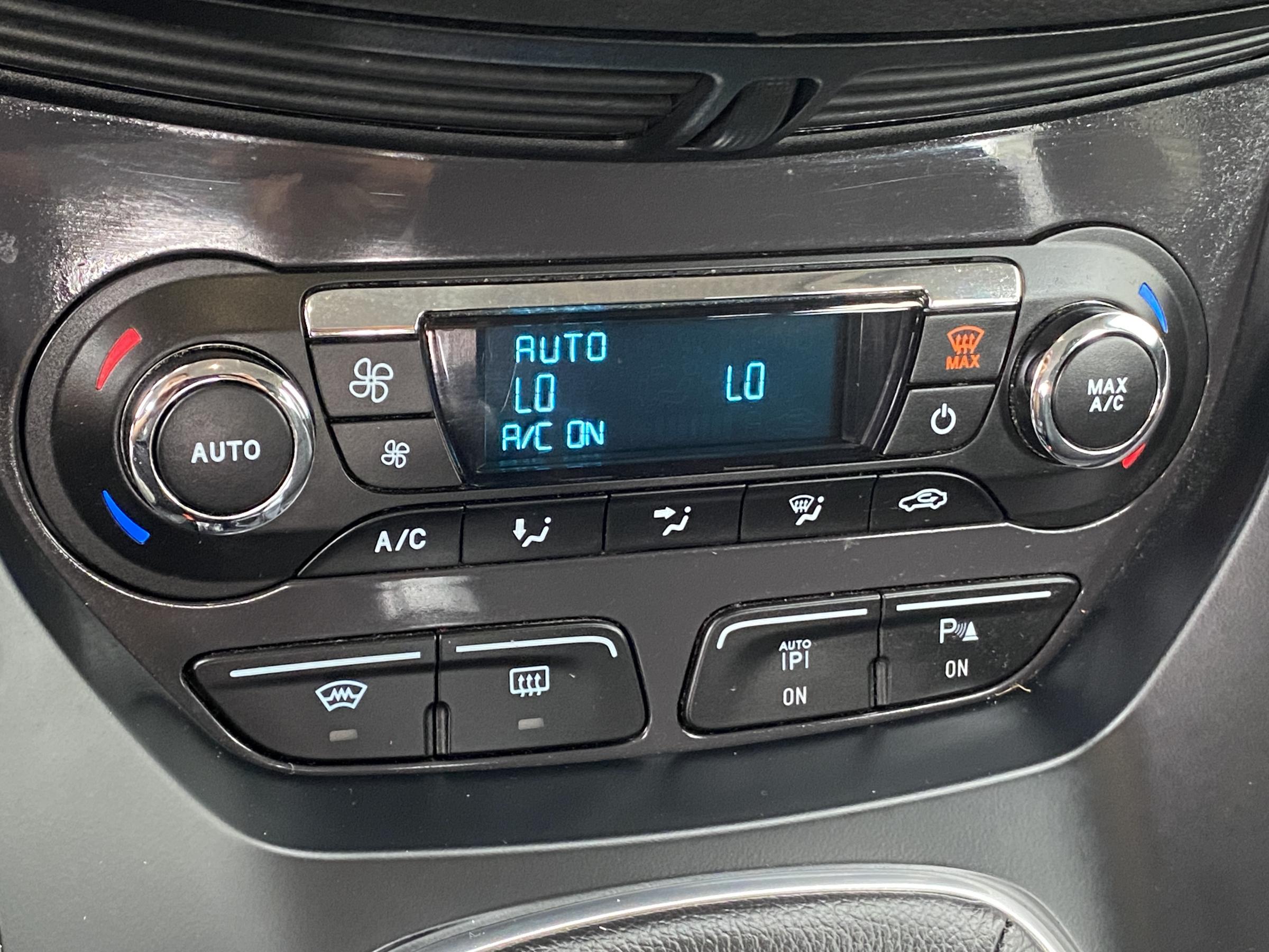 Ford Kuga, 2014 - pohled č. 16