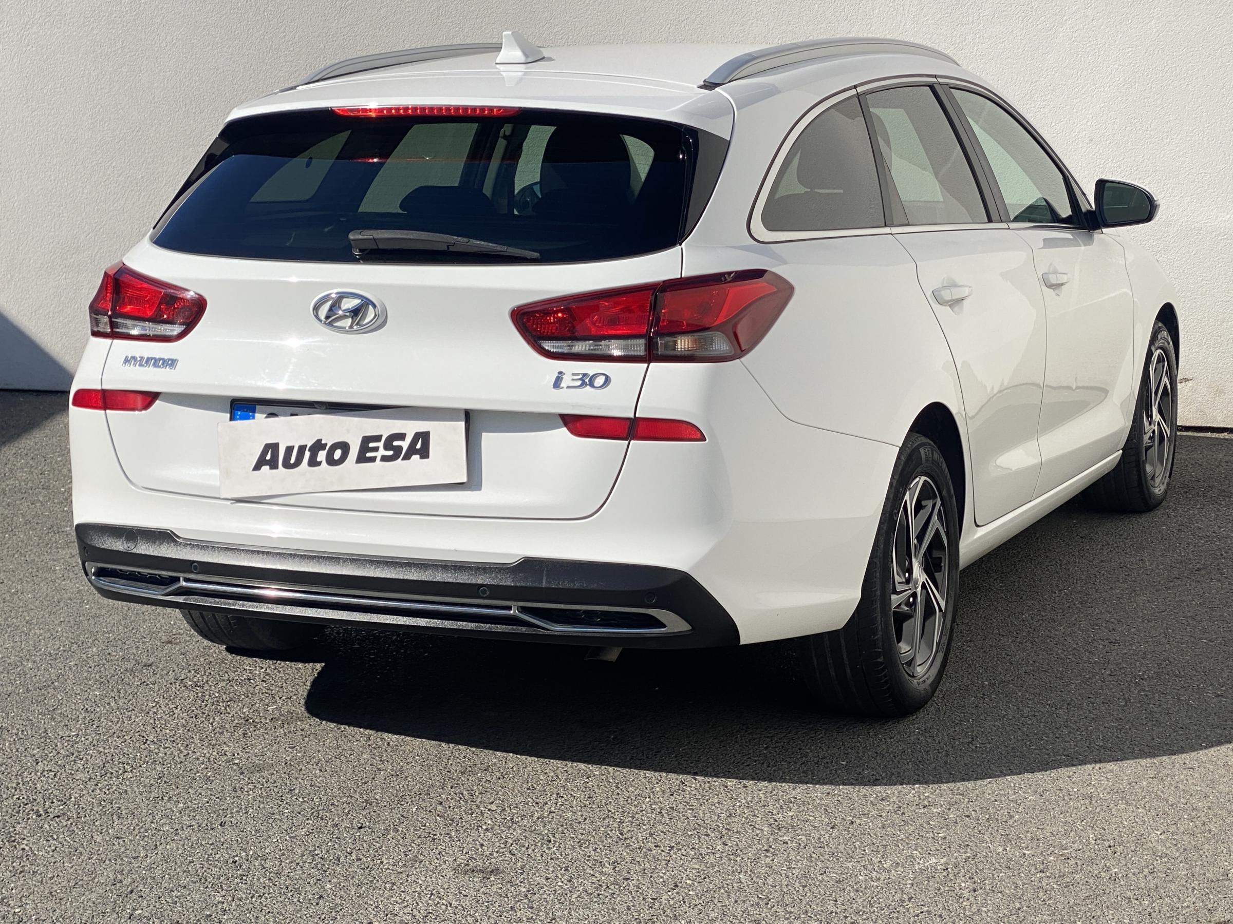 Hyundai i30, 2021 - pohled č. 4