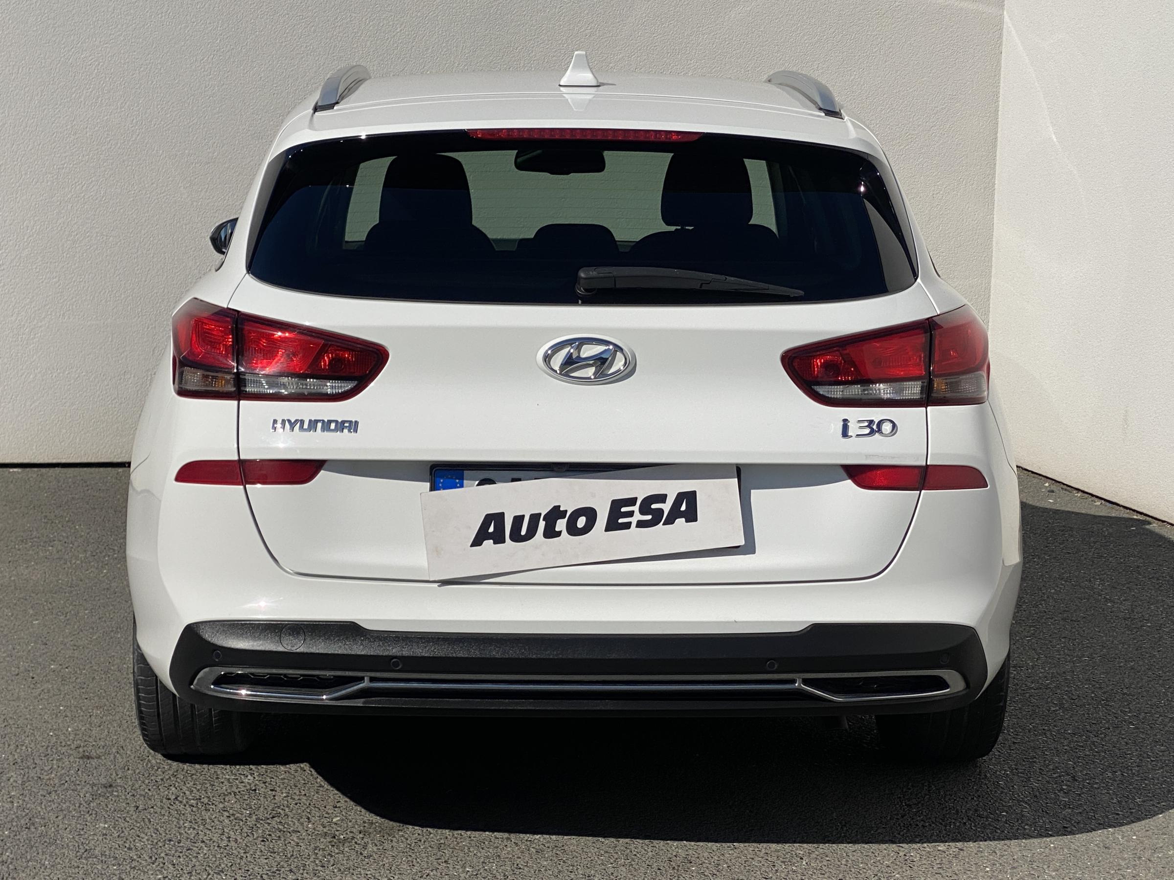 Hyundai i30, 2021 - pohled č. 5