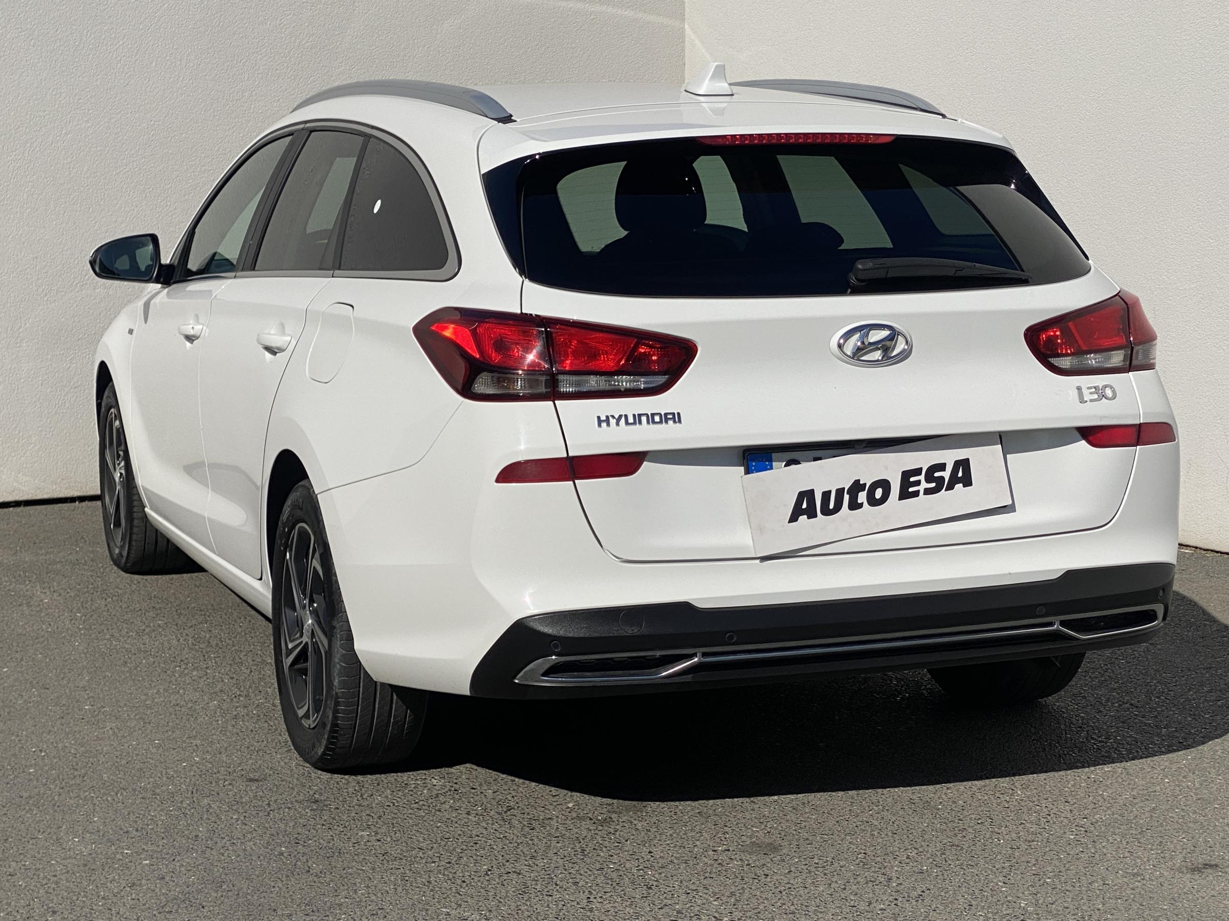 Hyundai i30, 2021 - pohled č. 6