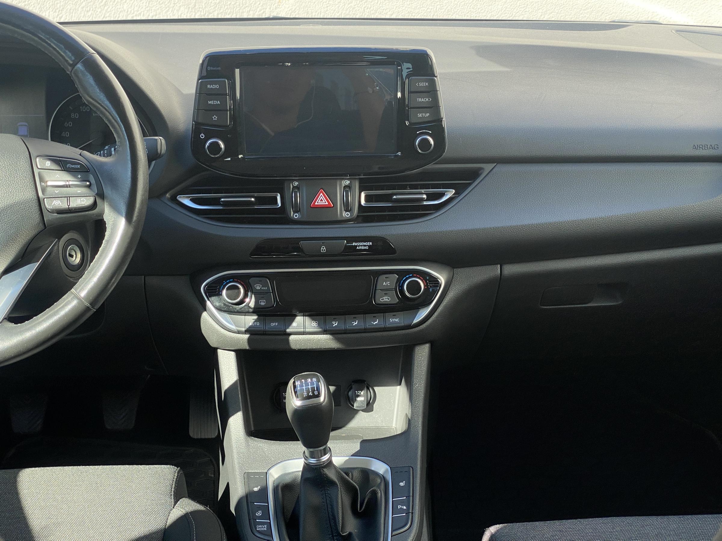 Hyundai i30, 2021 - pohled č. 9