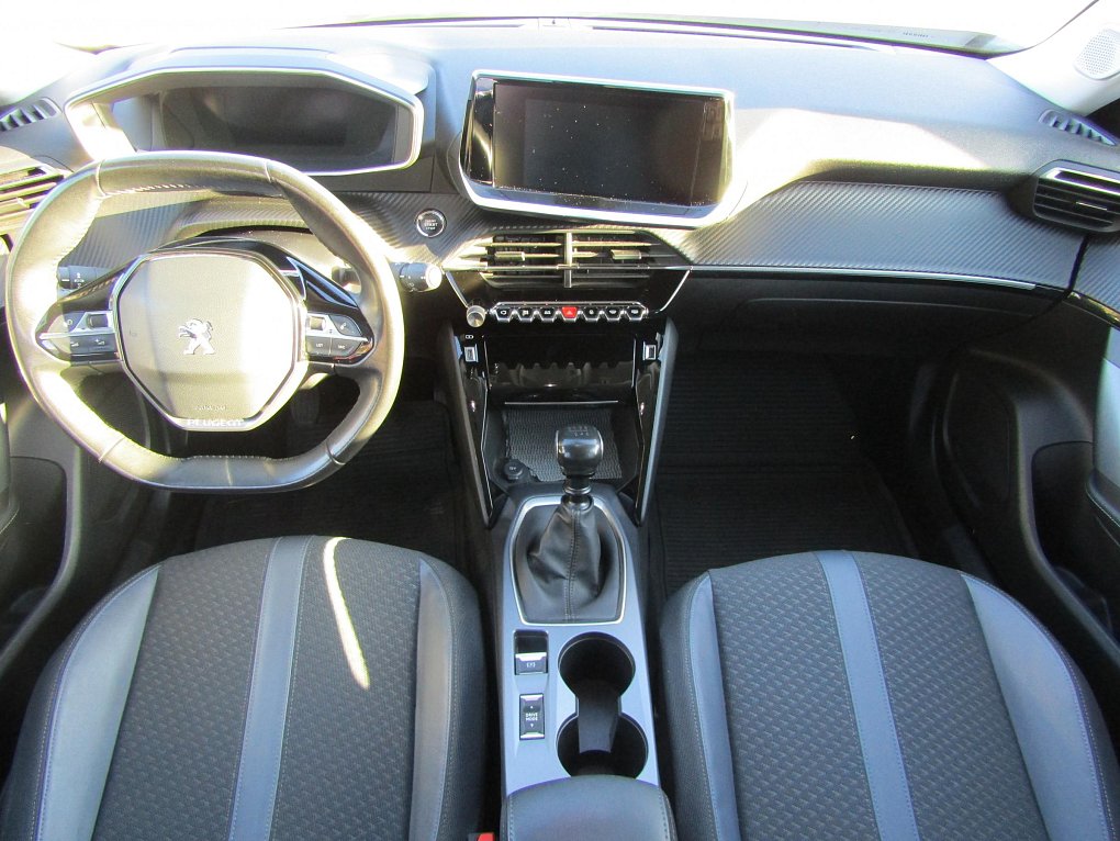 Peugeot 2008 1.2i 