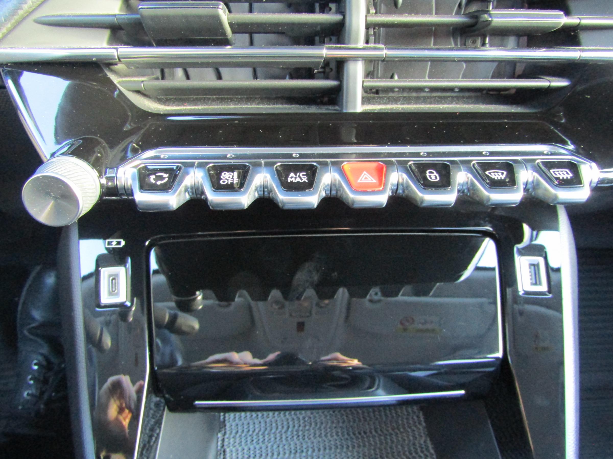 Peugeot 2008, 2020 - pohled č. 16