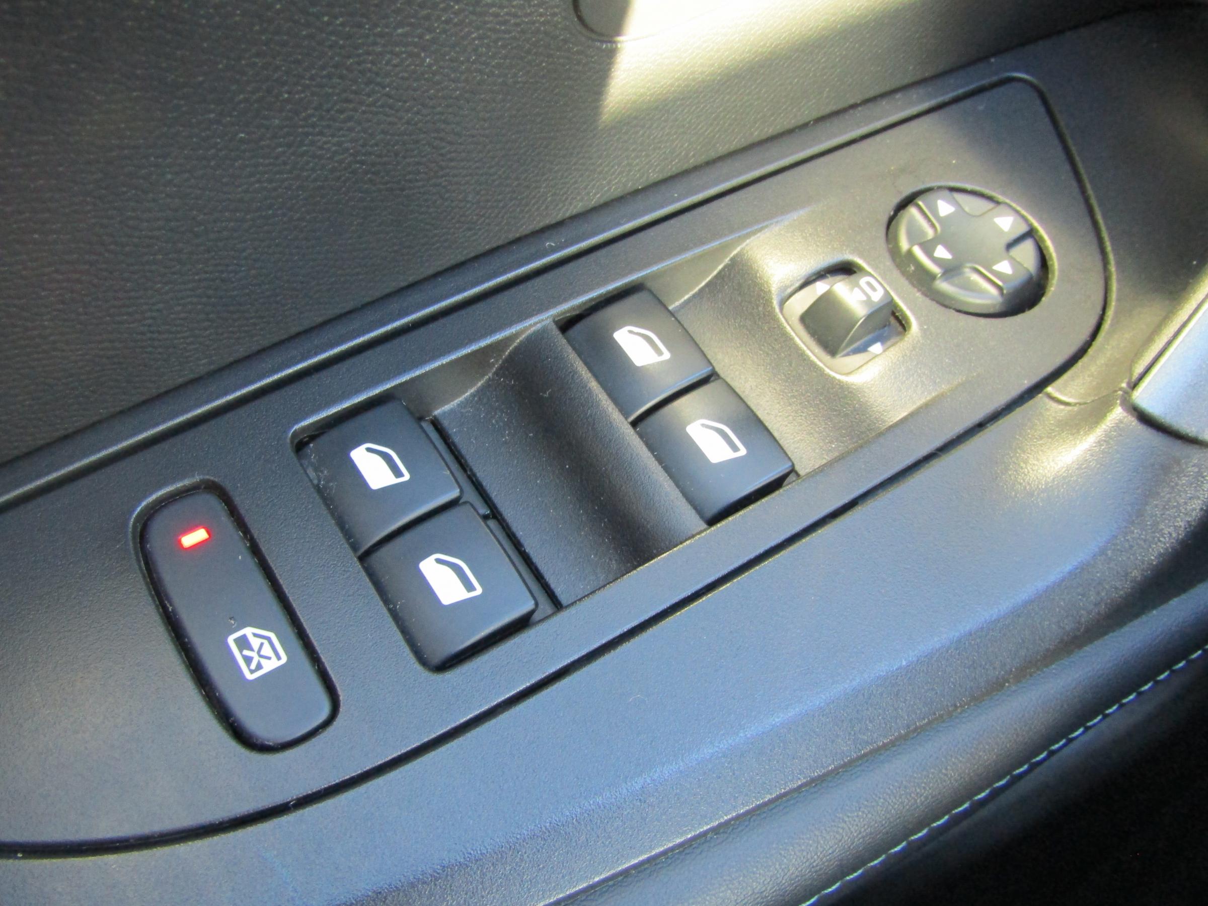 Peugeot 2008, 2020 - pohled č. 20