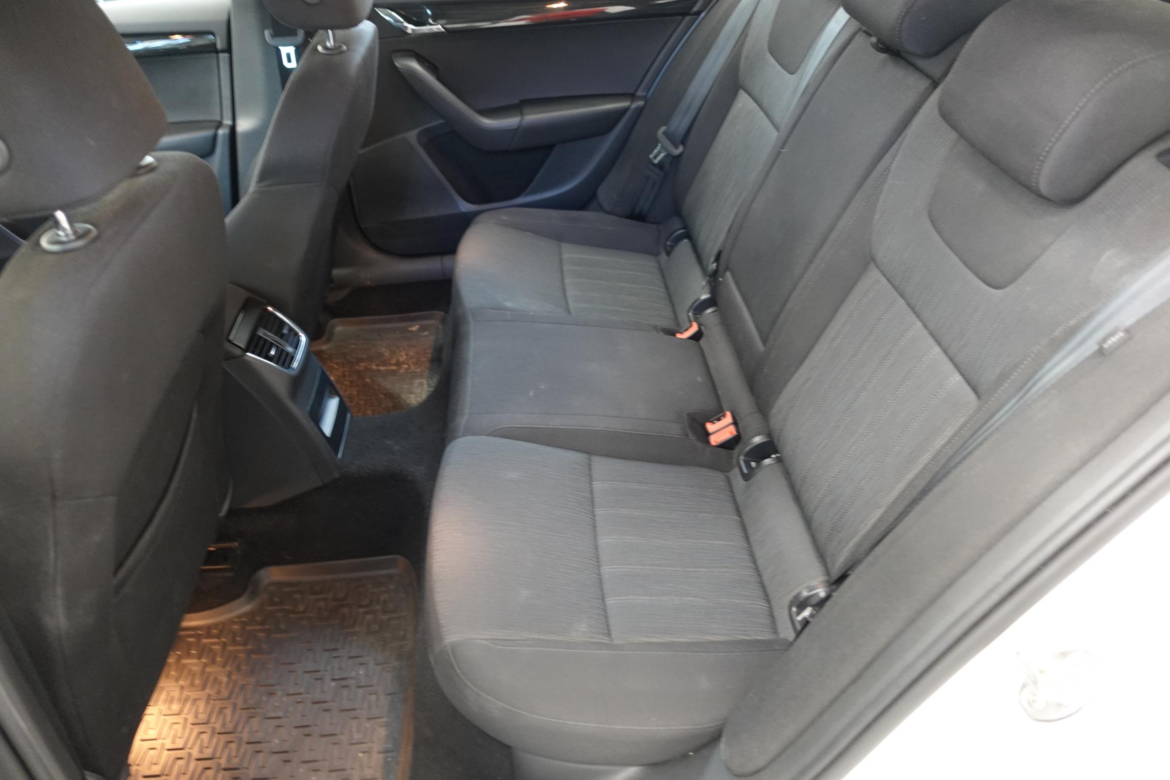 Škoda Octavia III, 2019 - pohled č. 10