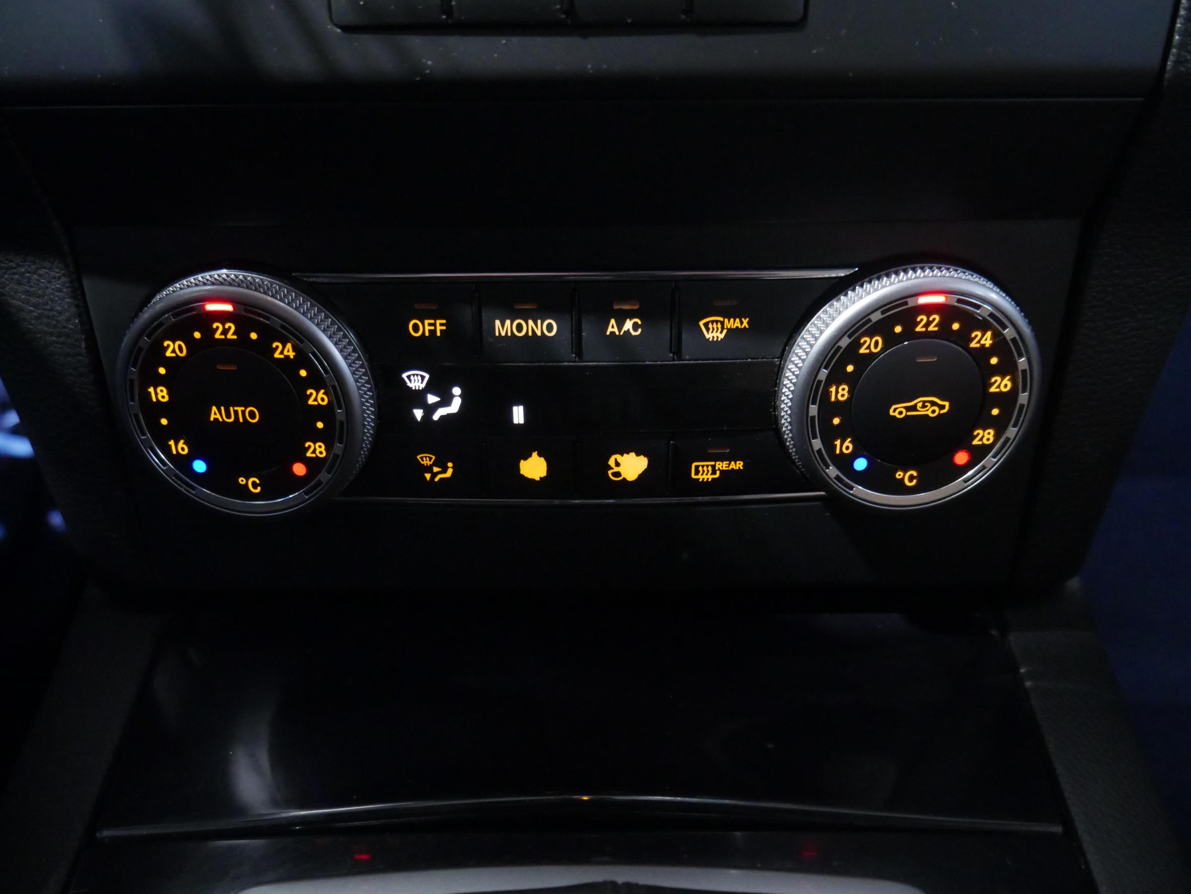 Mercedes-Benz GLK, 2009 - pohled č. 16