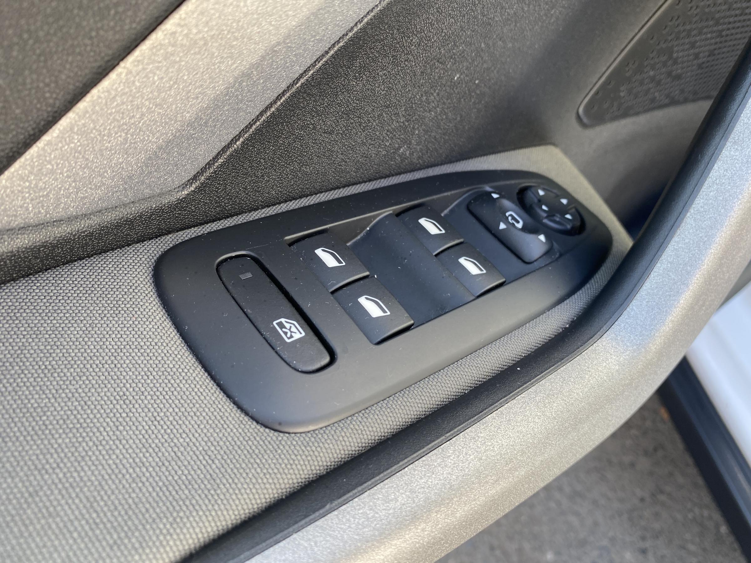 Peugeot 2008, 2016 - pohled č. 13