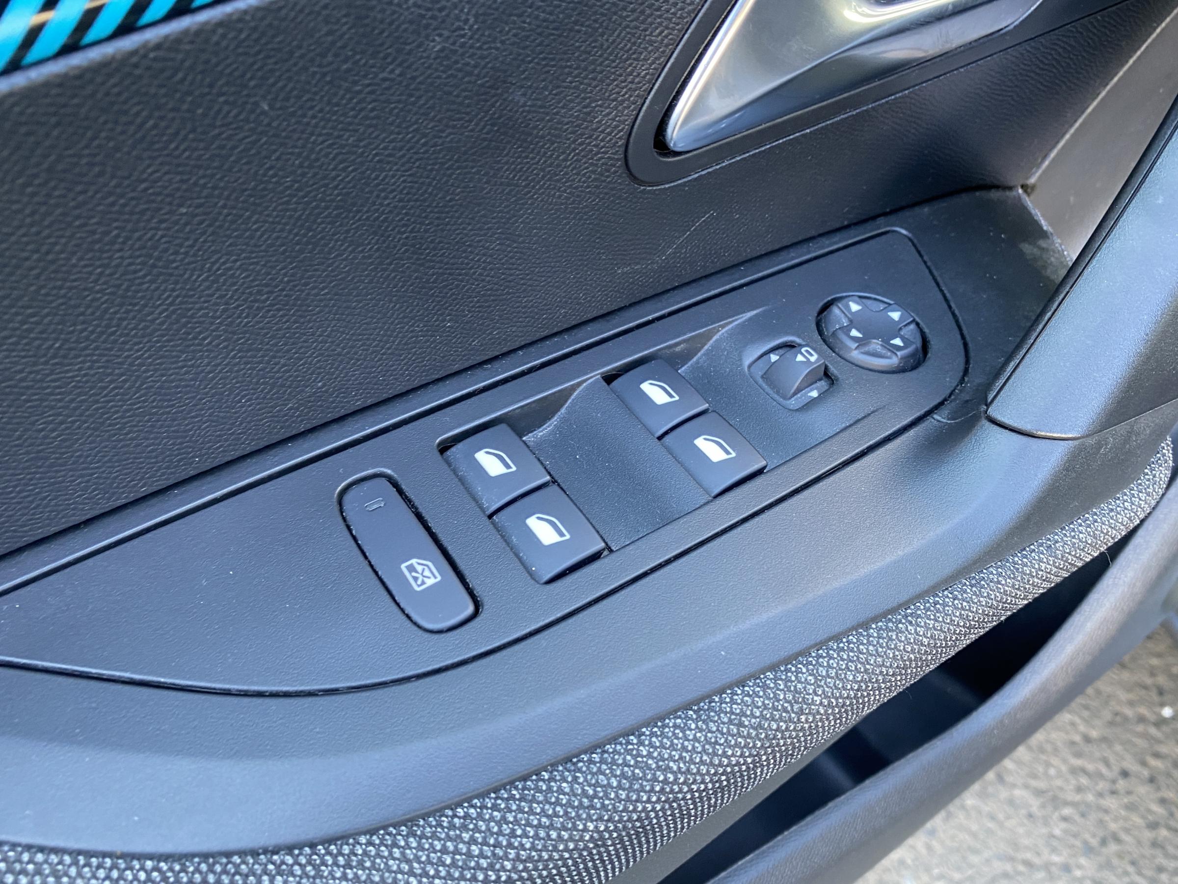 Peugeot 2008, 2023 - pohled č. 13